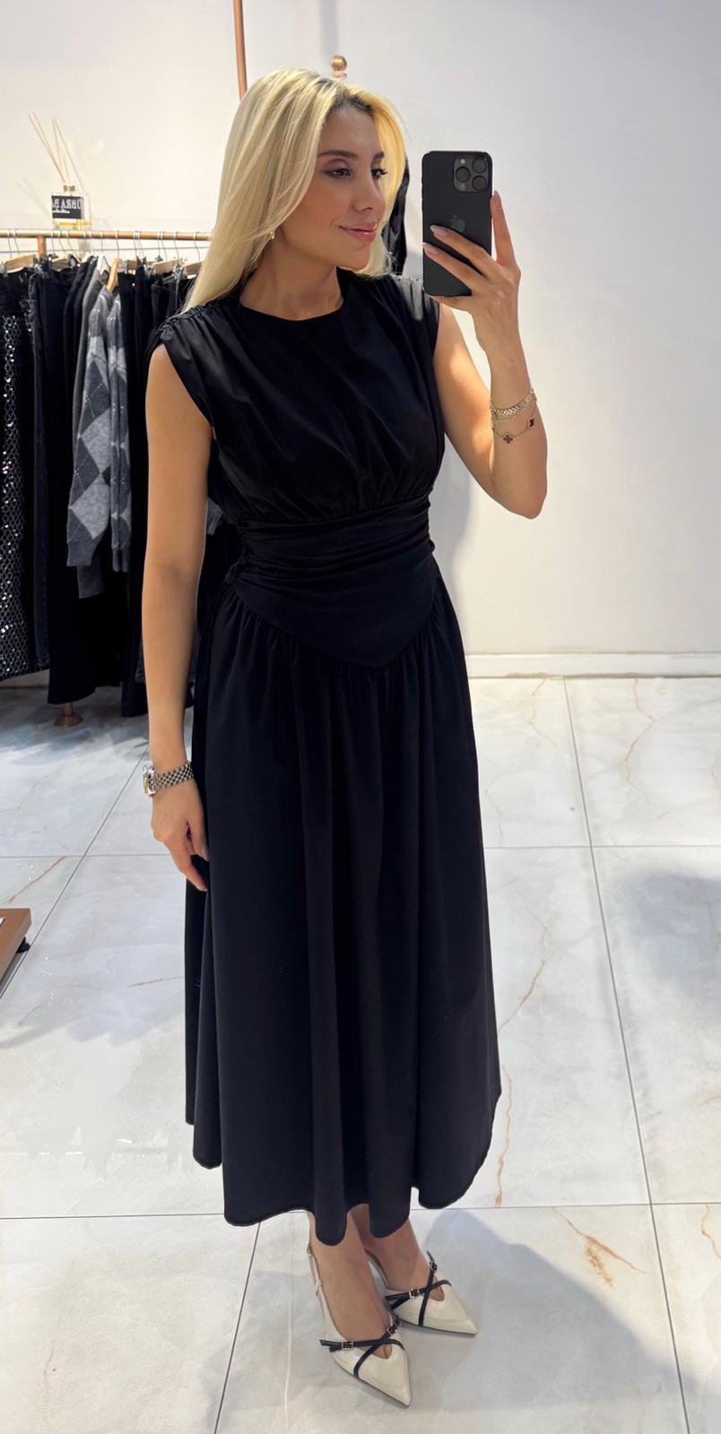 SİYAH DRAPELİ BEL DETAYLI ELBİSE