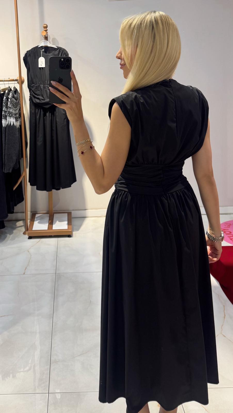 SİYAH DRAPELİ BEL DETAYLI ELBİSE