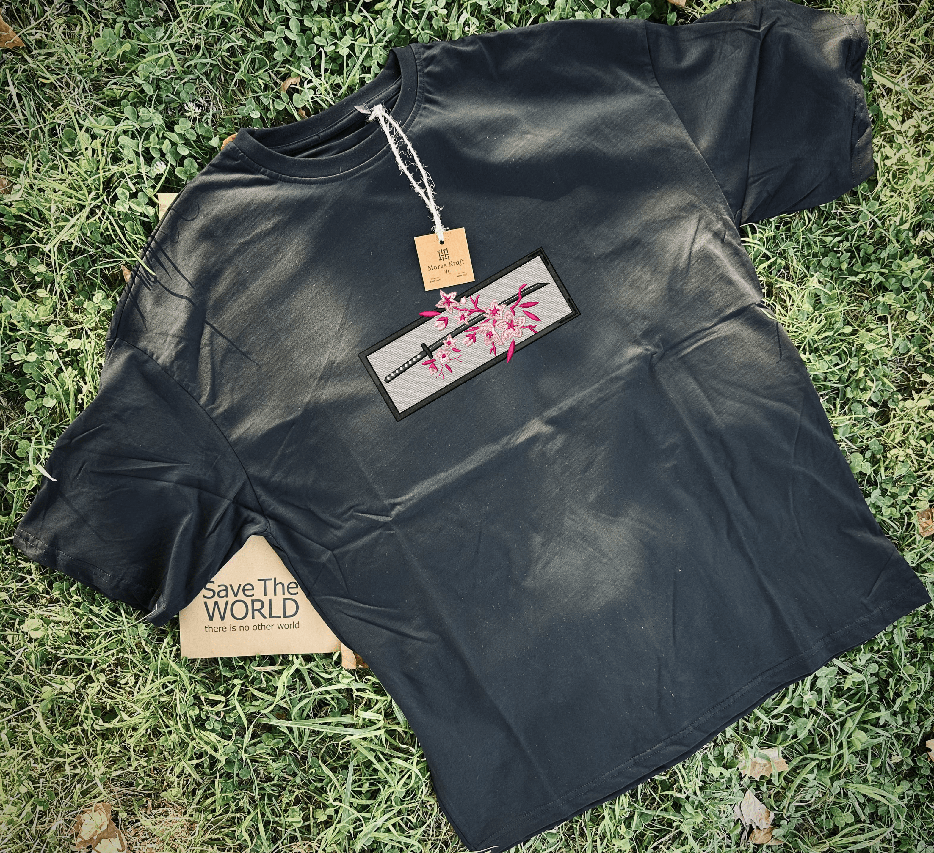 Katana Nakışlı T-shirt