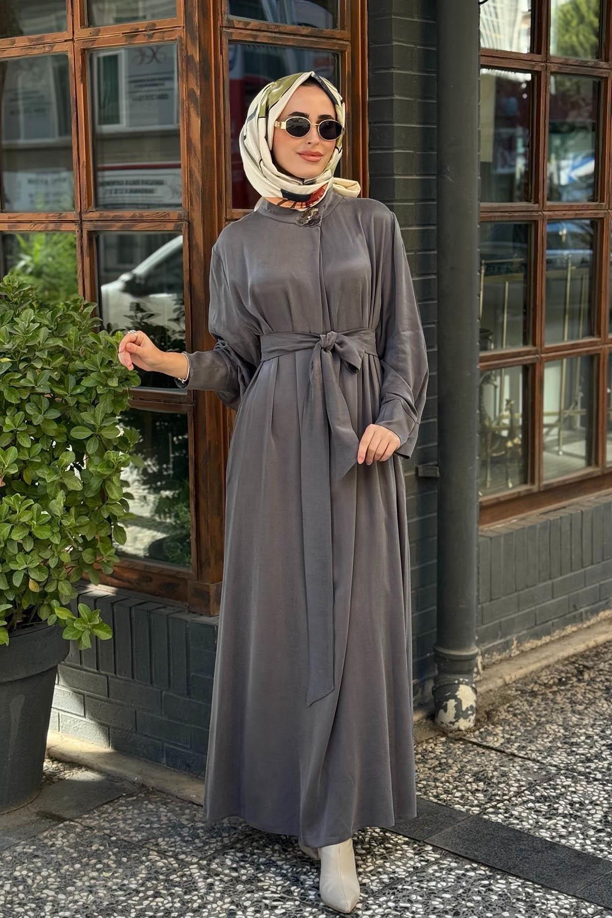 CLANDE Yaka Aksesuarlı İpek Cupro Elbise 2502-5011 Antrasit