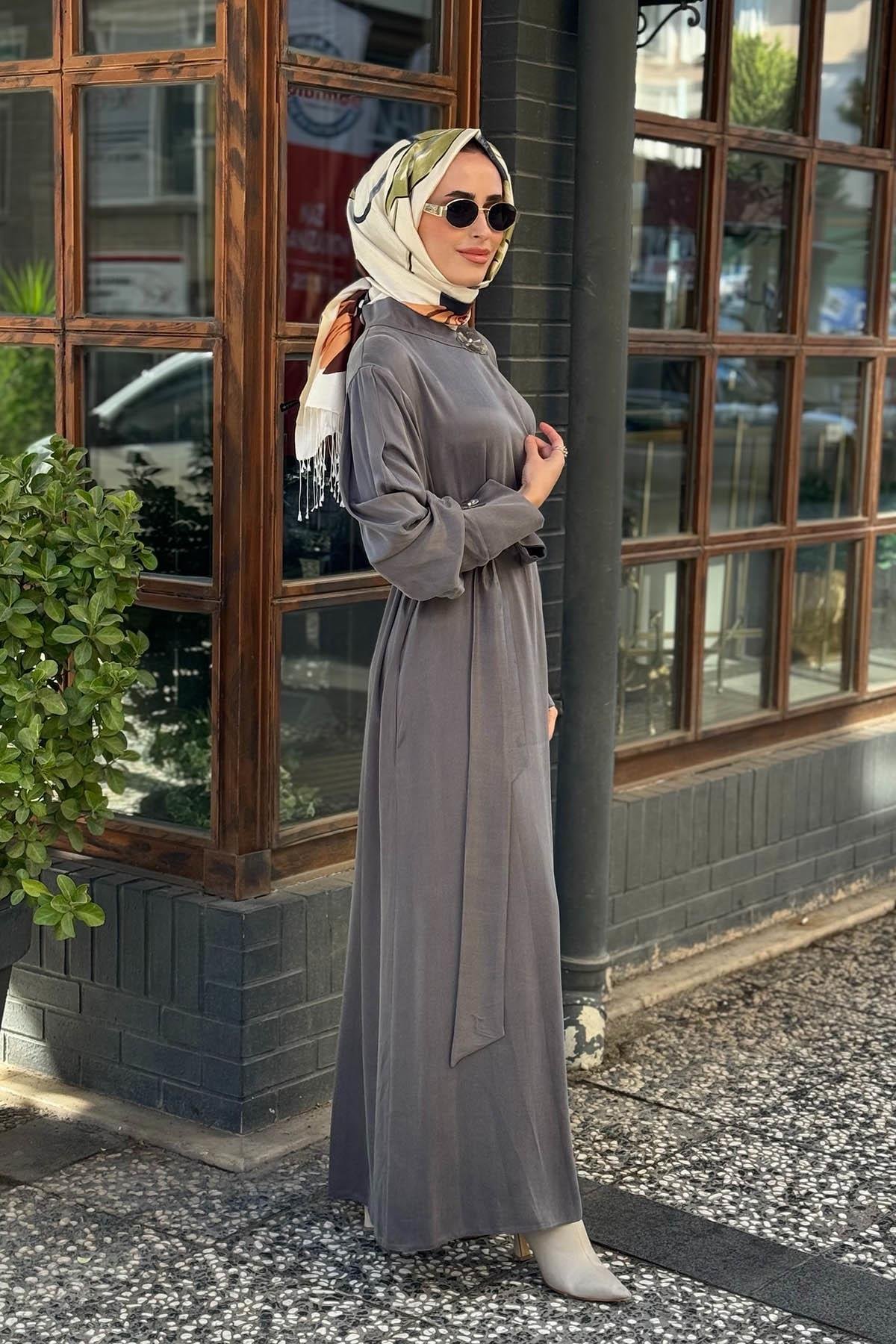 CLANDE Yaka Aksesuarlı İpek Cupro Elbise 2502-5011 Antrasit