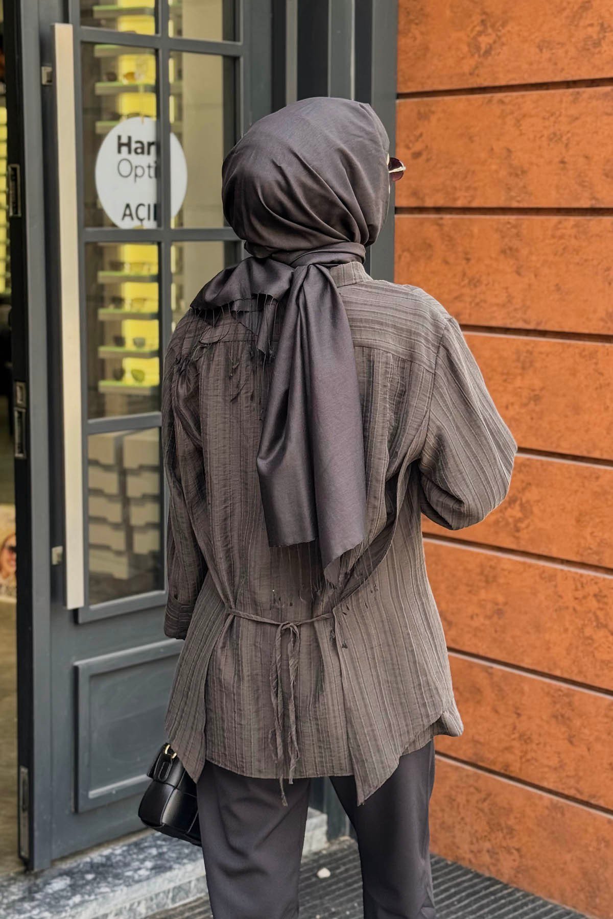 QOOQ Gömlek 27FW202 Kahve Çizgili