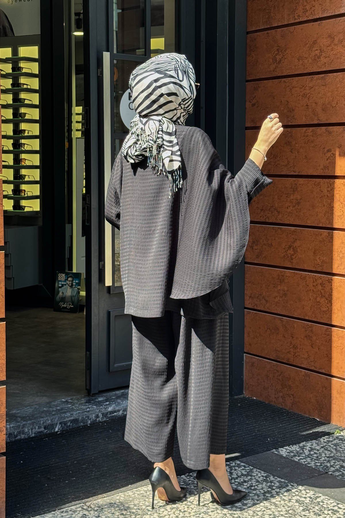 QOOQ Pantolonlu Desenli Takım 27FW201 Siyah