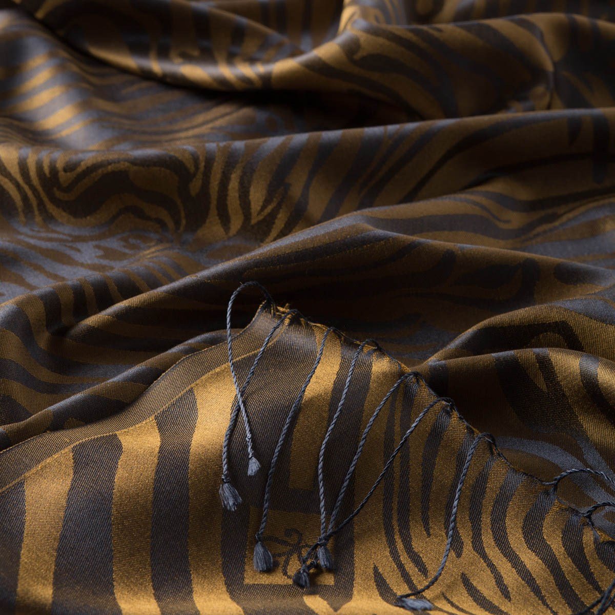 Zebra Jakar Desenli İpek Şal 05139 Yağ Yeşili
