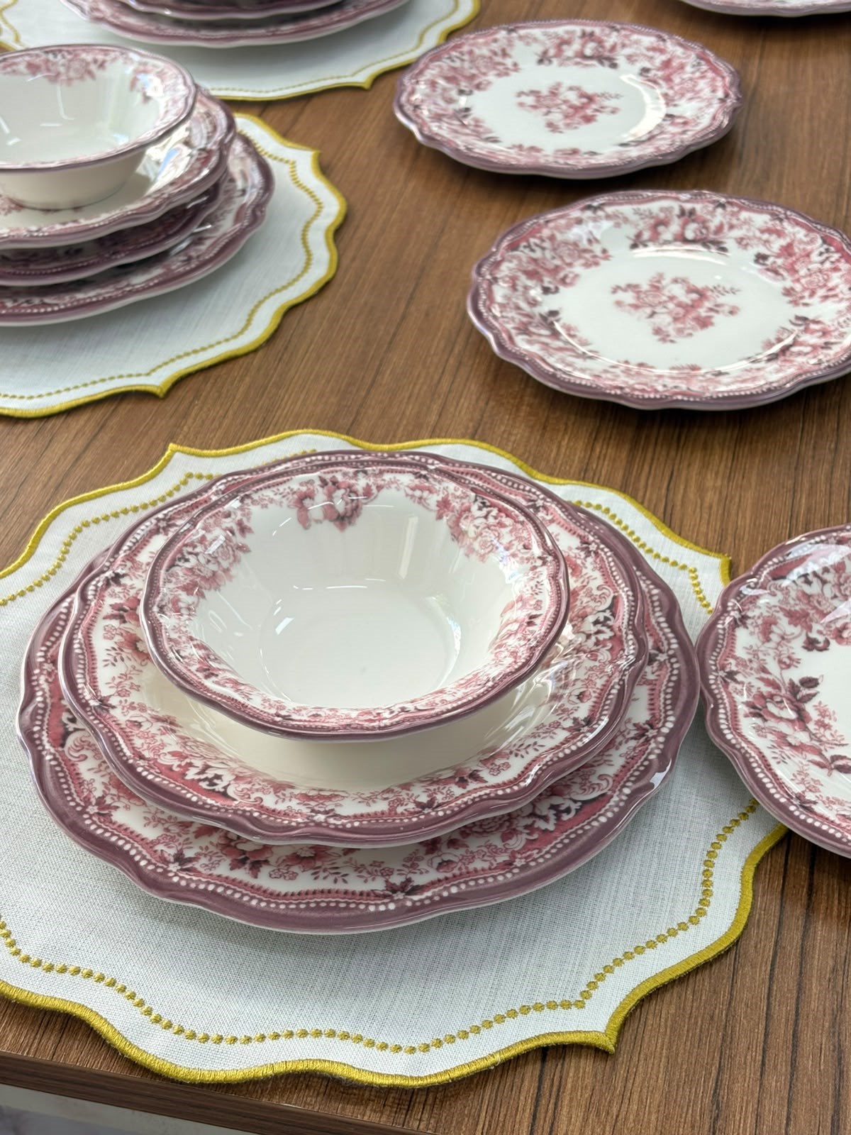 Yemek Takımı 68 Parça 12 Kişilik Velour Maroon