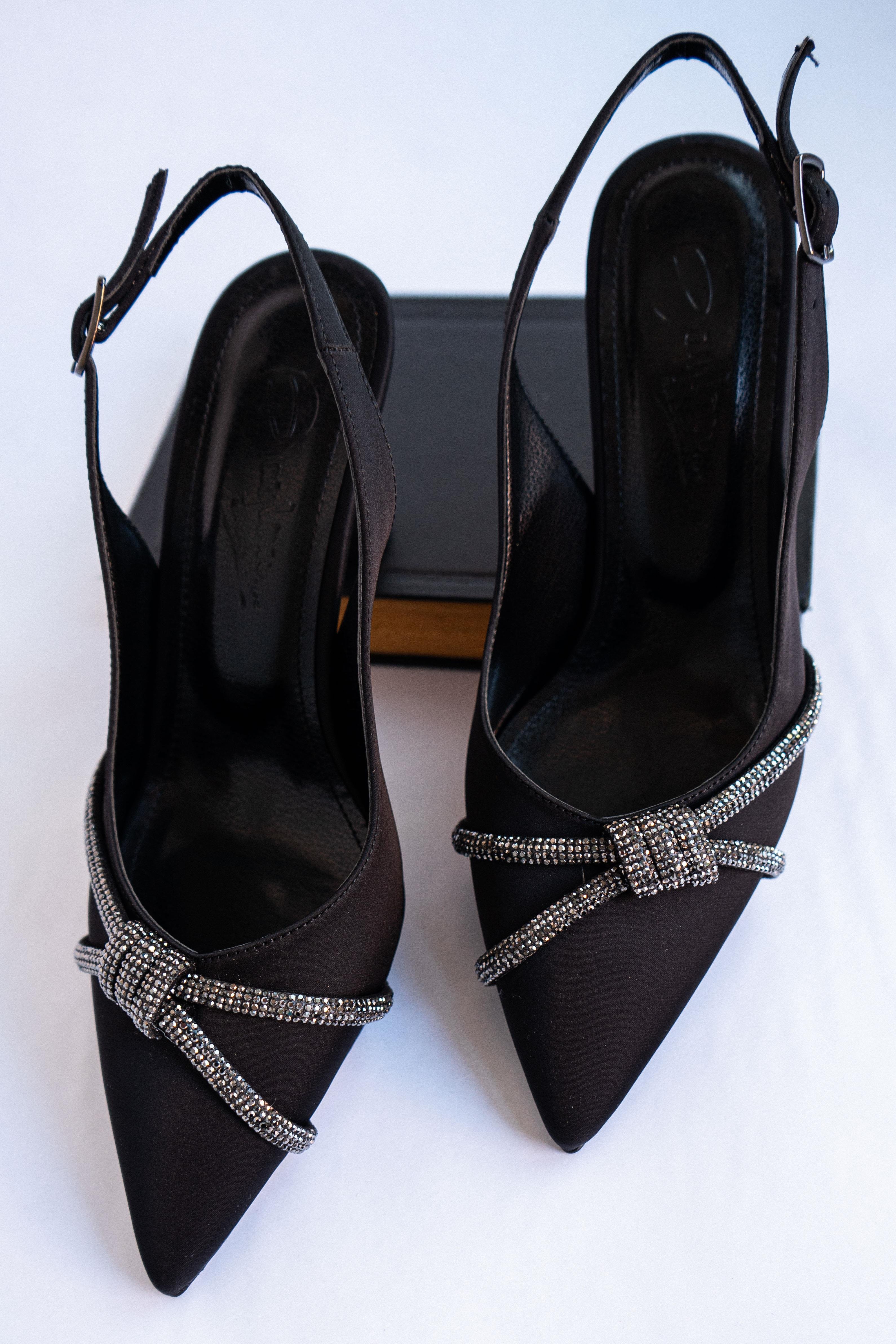 Anka Siyah Saten Gümüş Topuk Detaylı Stiletto