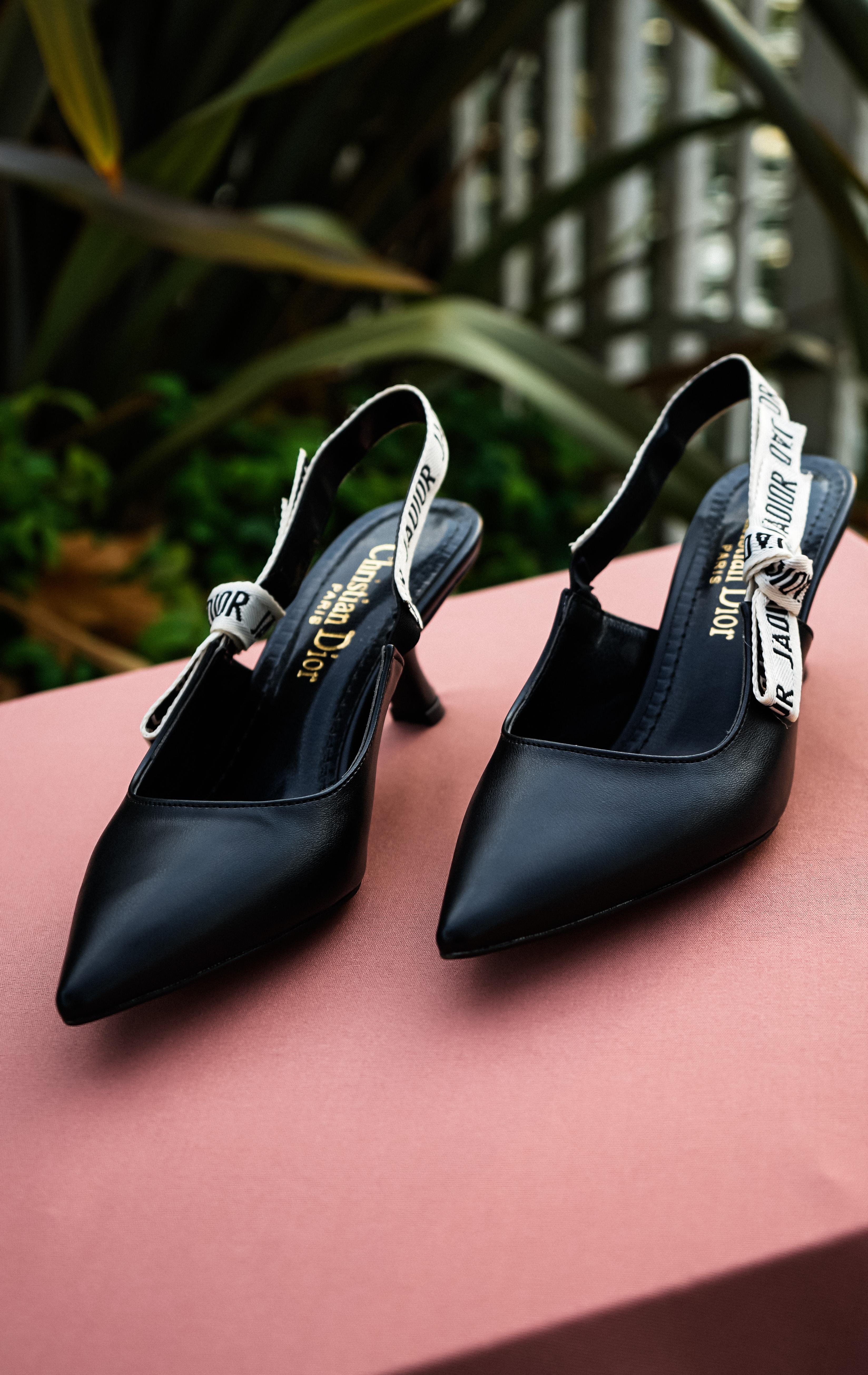 Velvet Siyah Deri Sivri Burunlu Arkası Açık Siyah Kumaş Kadın Stiletto / Siyah Kadın Topuklu Ayakkabı