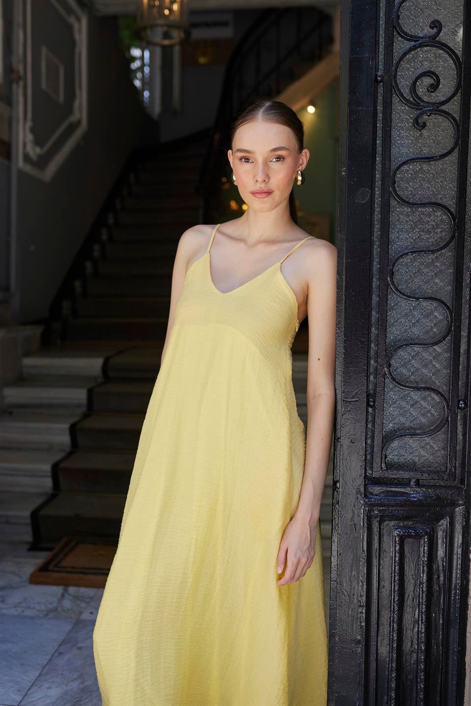 3326 ASKILI ELBİSE SARI