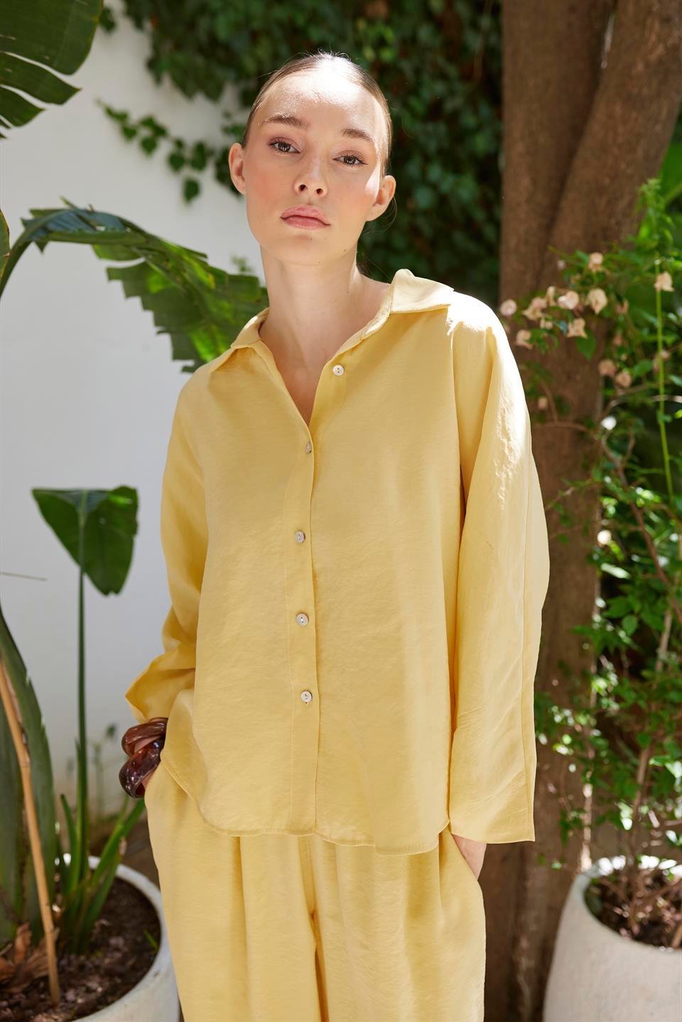 50957 GÖMLEK PANTOLON TAKIM KOYU SARI