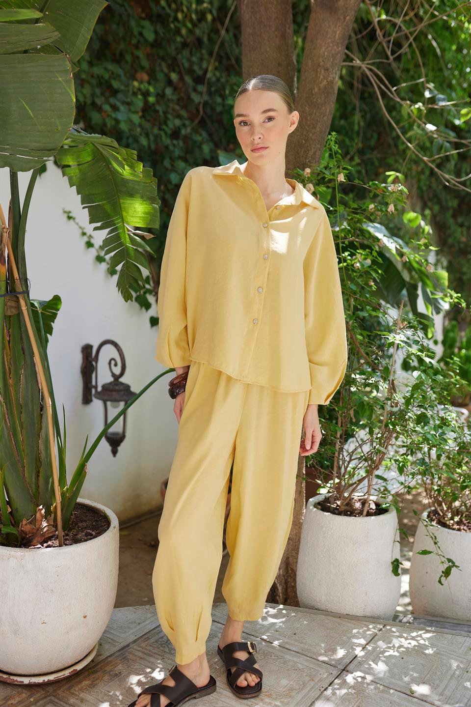 50957 GÖMLEK PANTOLON TAKIM KOYU SARI