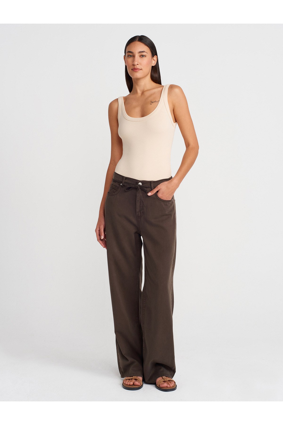 21053 Askılı Bodysuit-Taş