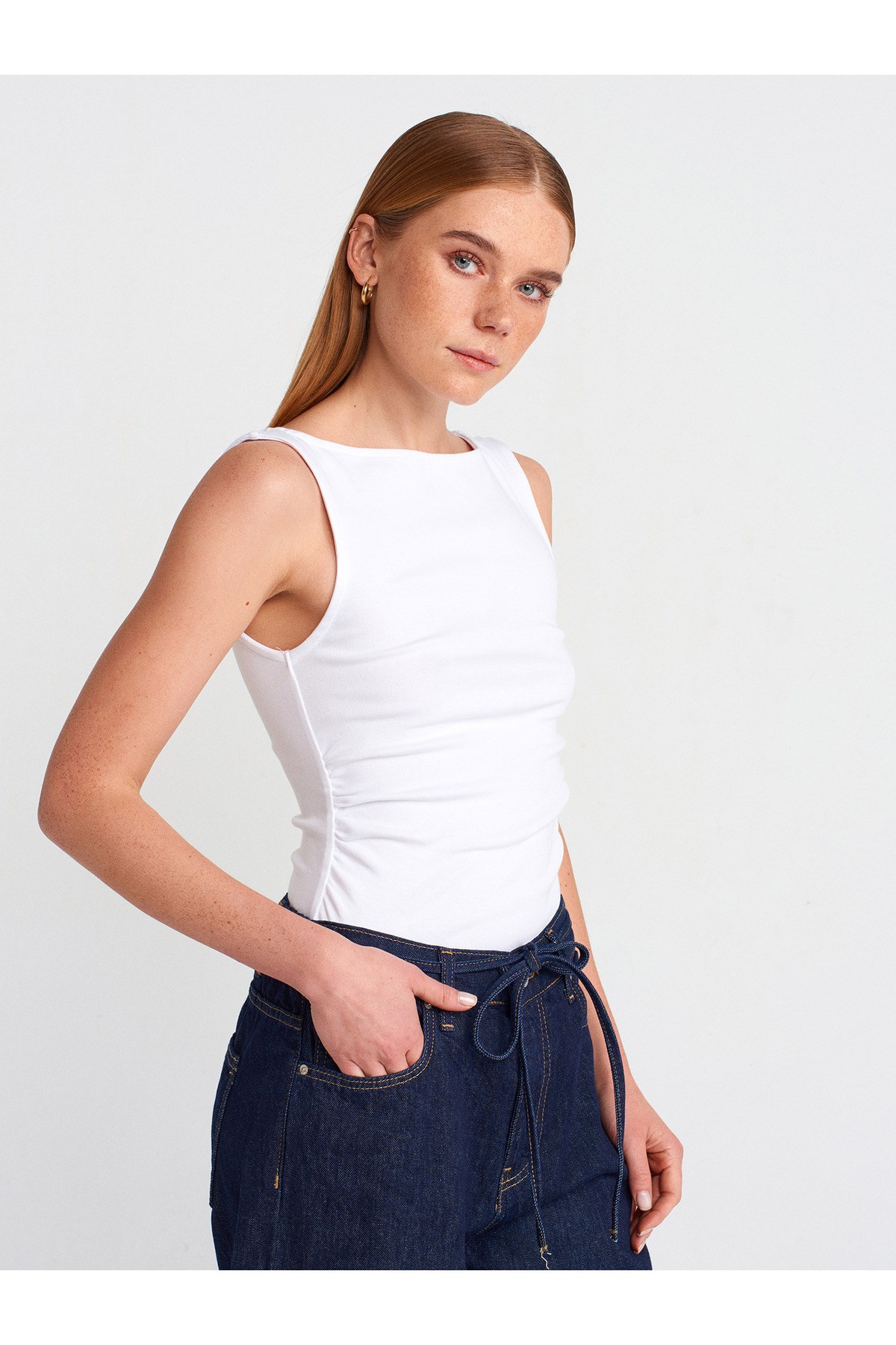 31589 Büzgülü Kayık Yaka Top-Beyaz