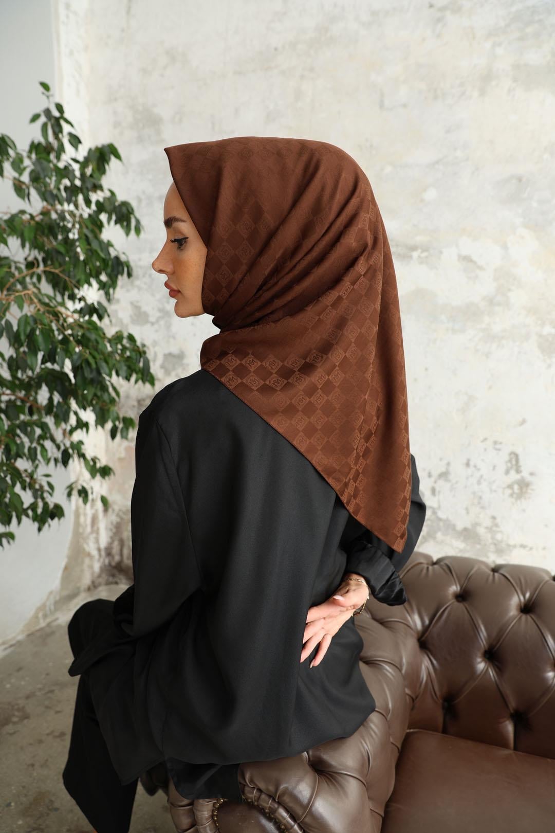 Monogram Desen Jakar Eşarp Acı Kahve