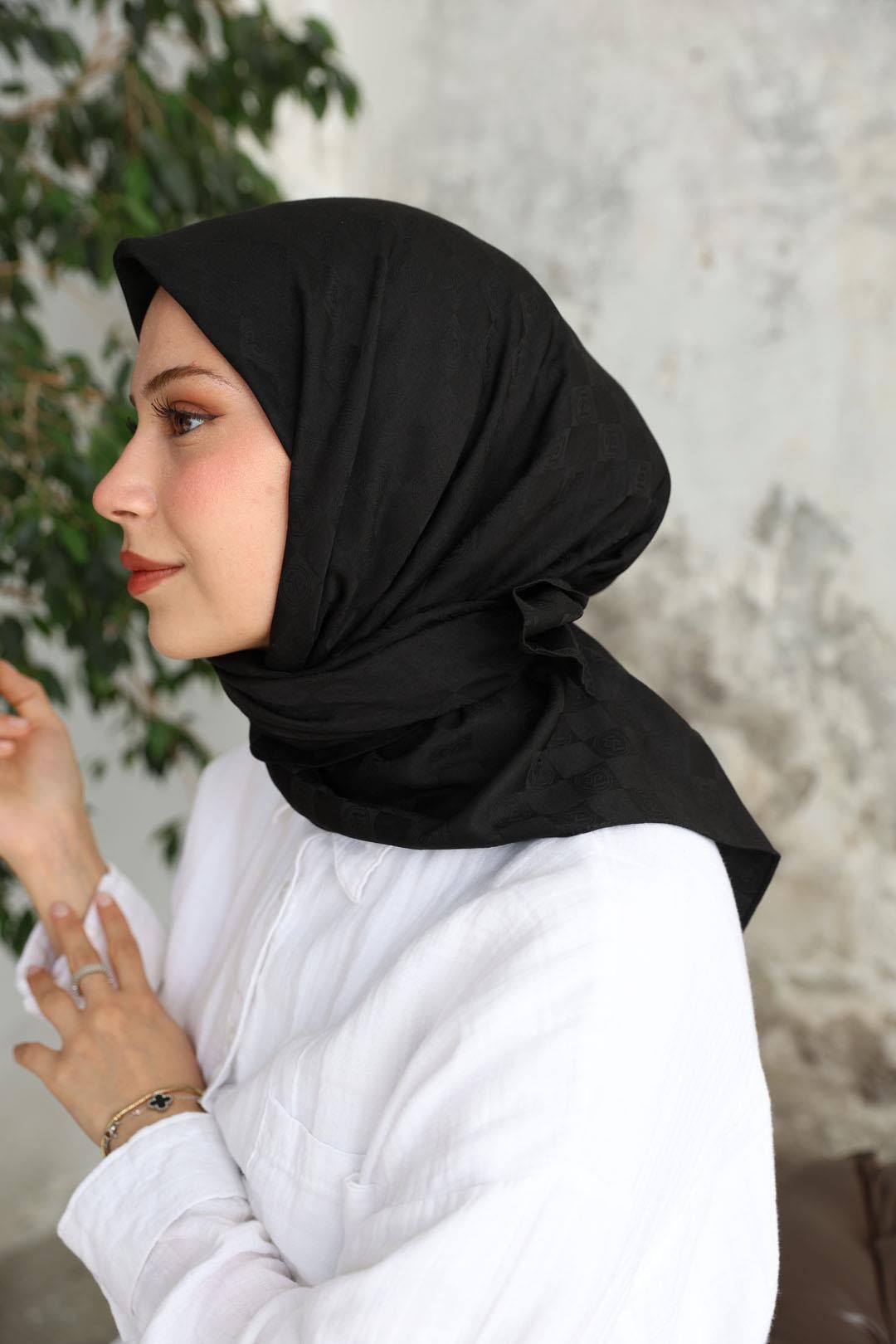 Monogram Desen Jakar Eşarp Siyah