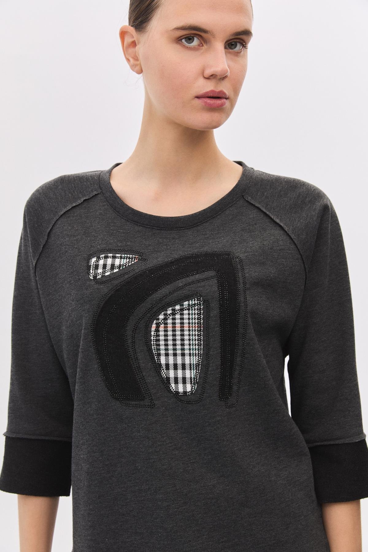 Antrasit Pis Dikiş Detaylı Aplikeli Truvakar T-Shirt