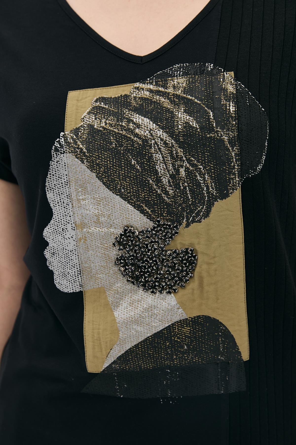 Arap Kızı Taş İşlemeli T-Shirt