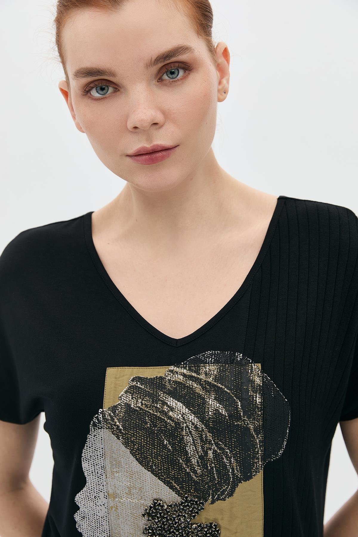Arap Kızı Taş İşlemeli T-Shirt