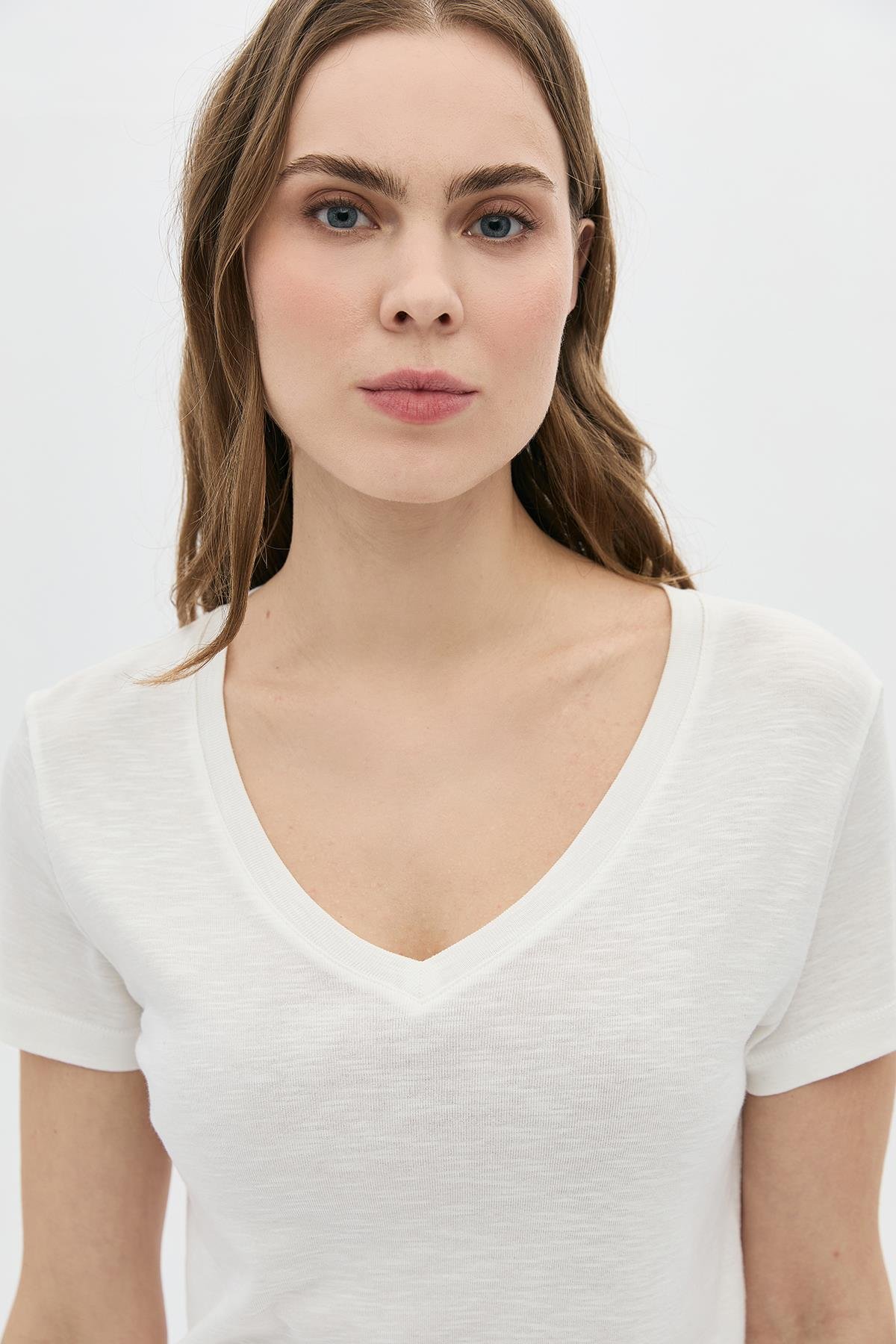 Basic Modal V Yaka T-Shirt