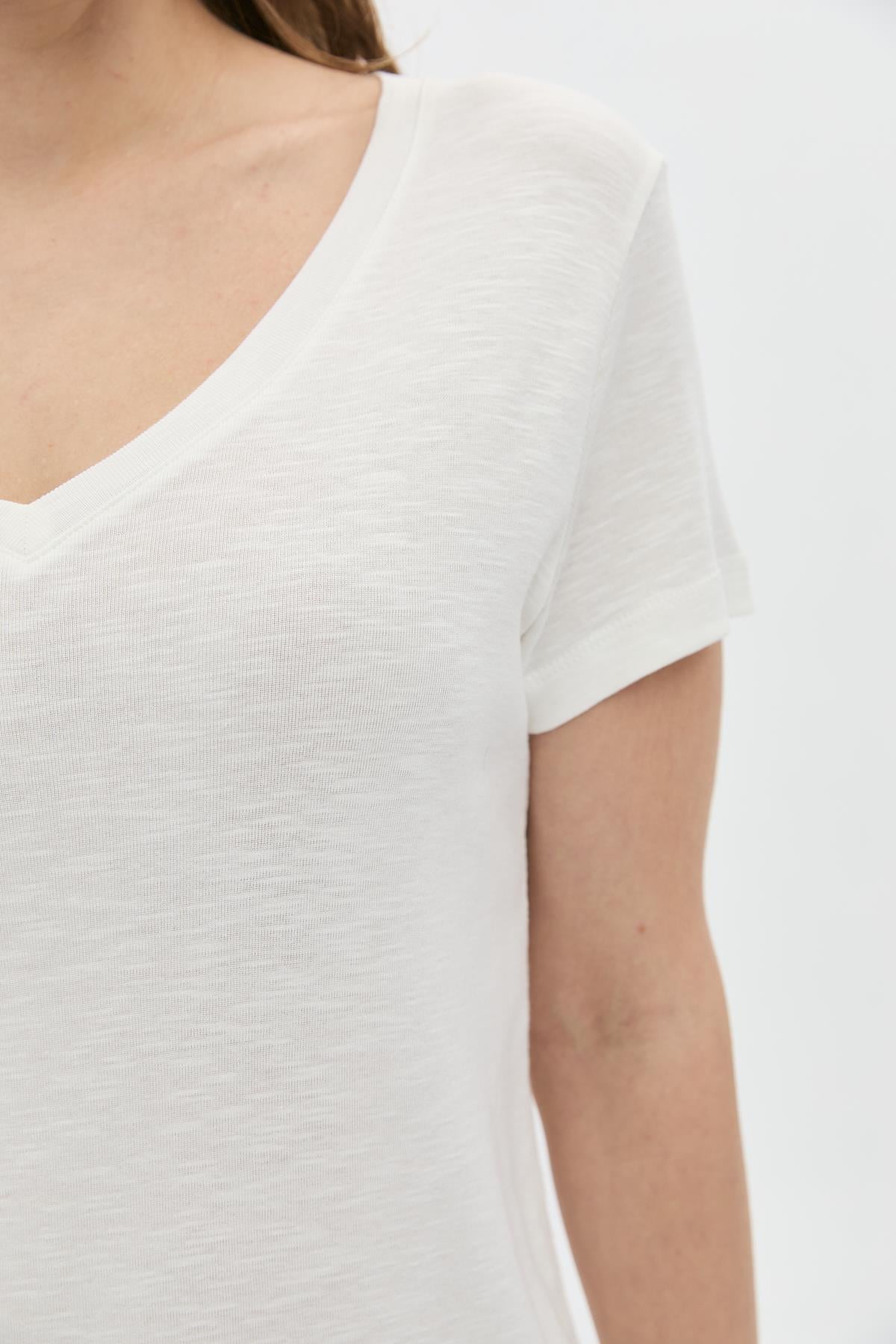 Basic Modal V Yaka T-Shirt