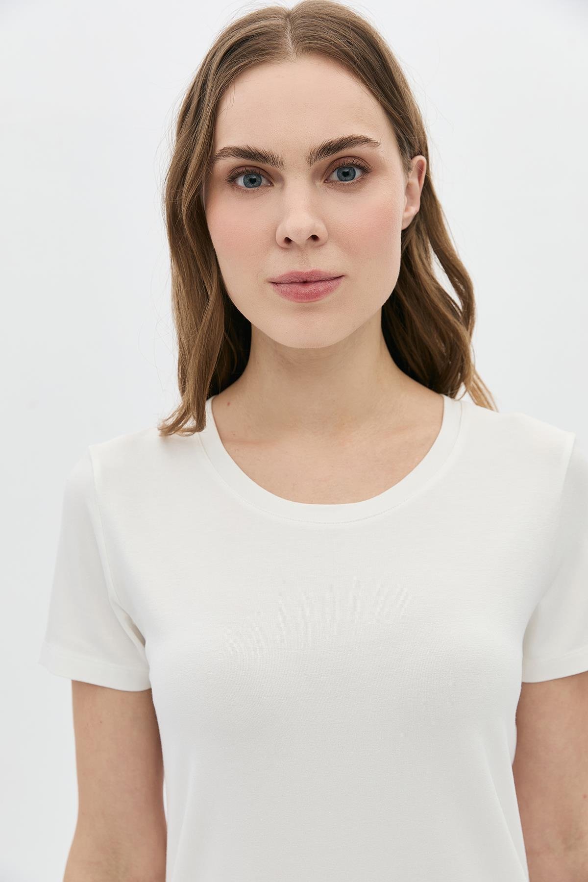 Basic Viskon Sıfır Yaka T-Shirt