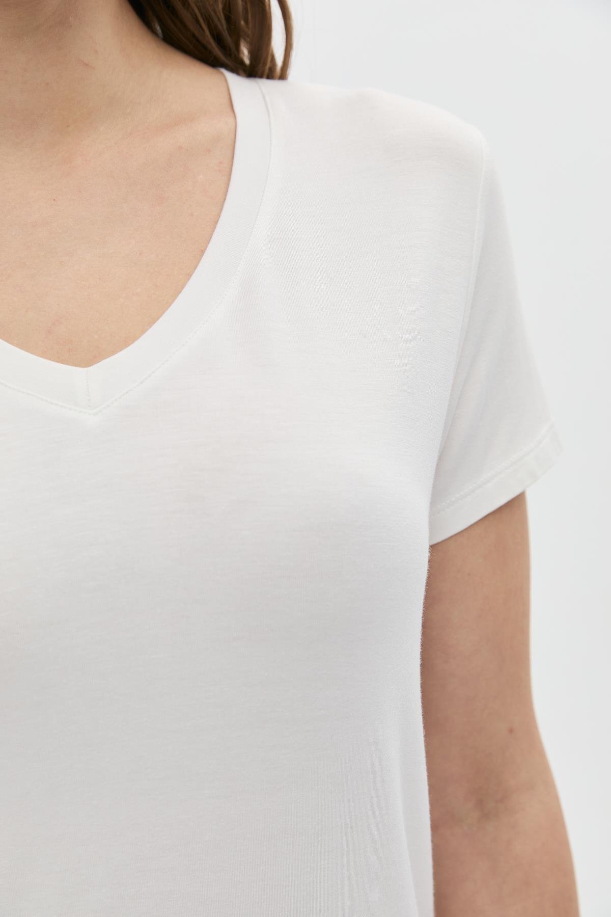 Basic Viskon V Yaka T-Shirt