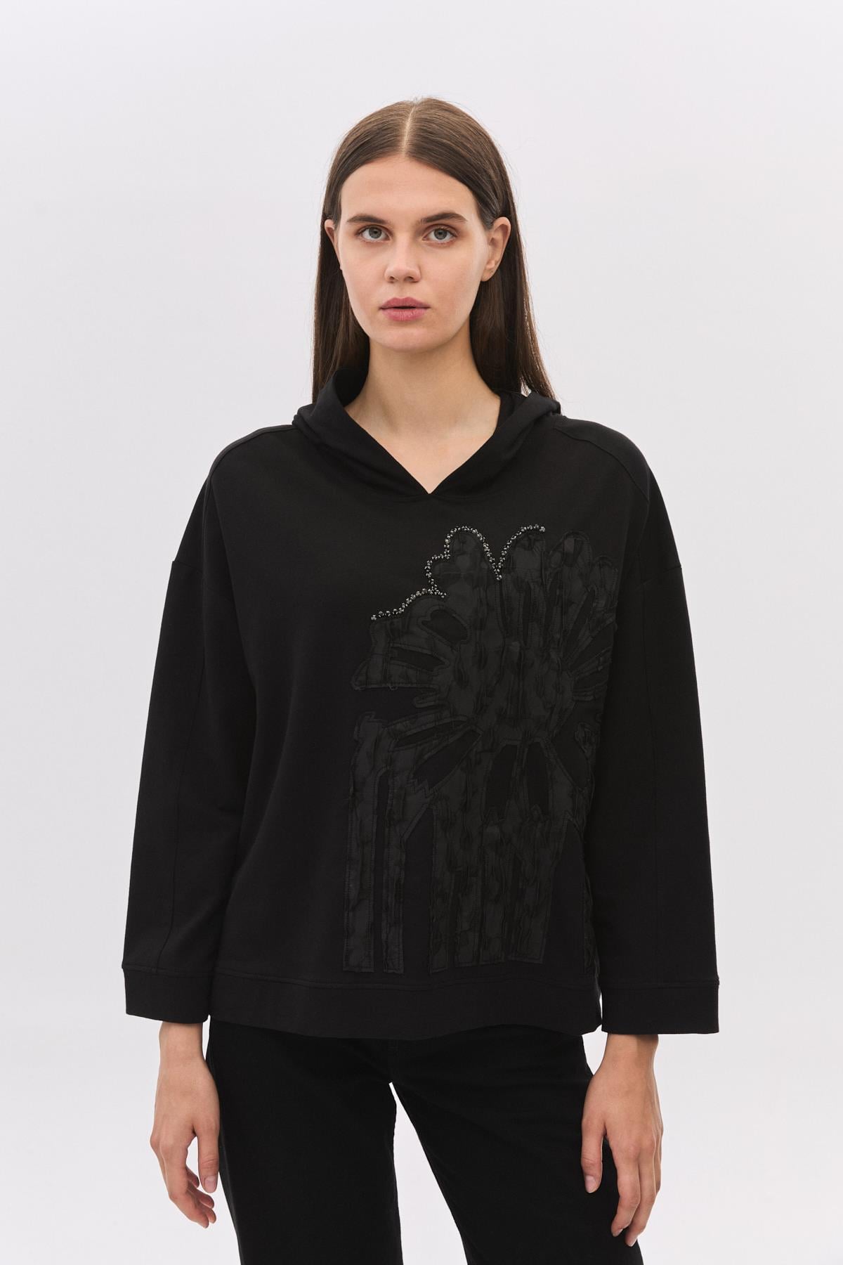 Çiçek Gofre Aplikeli Taşlı Kapüşonlu T-Shirt
