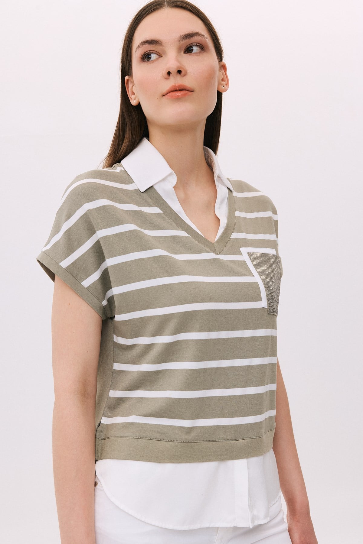 Çizgili V Yaka Gömlekli Taş Cepli T-Shirt