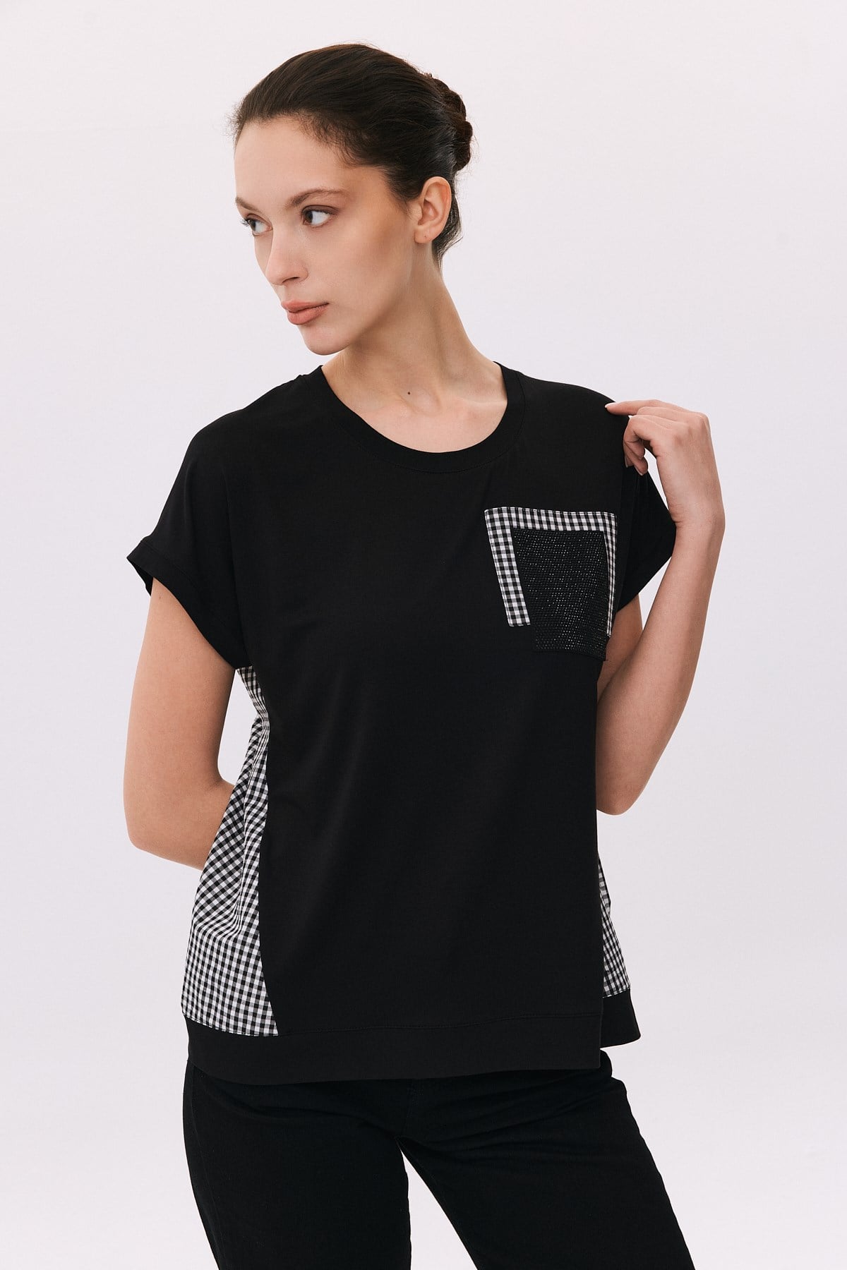 Dama Garnili Taş Cepli T-Shirt