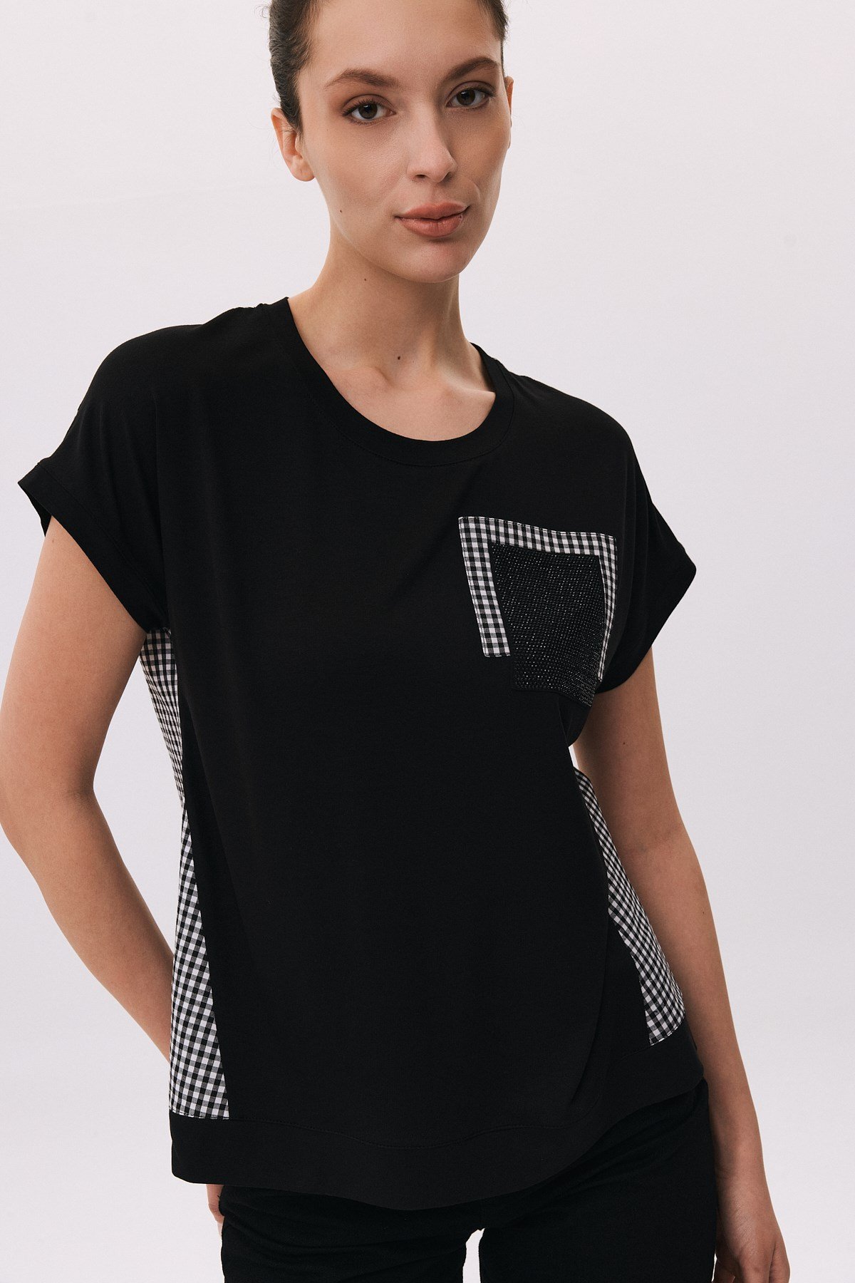 Dama Garnili Taş Cepli T-Shirt