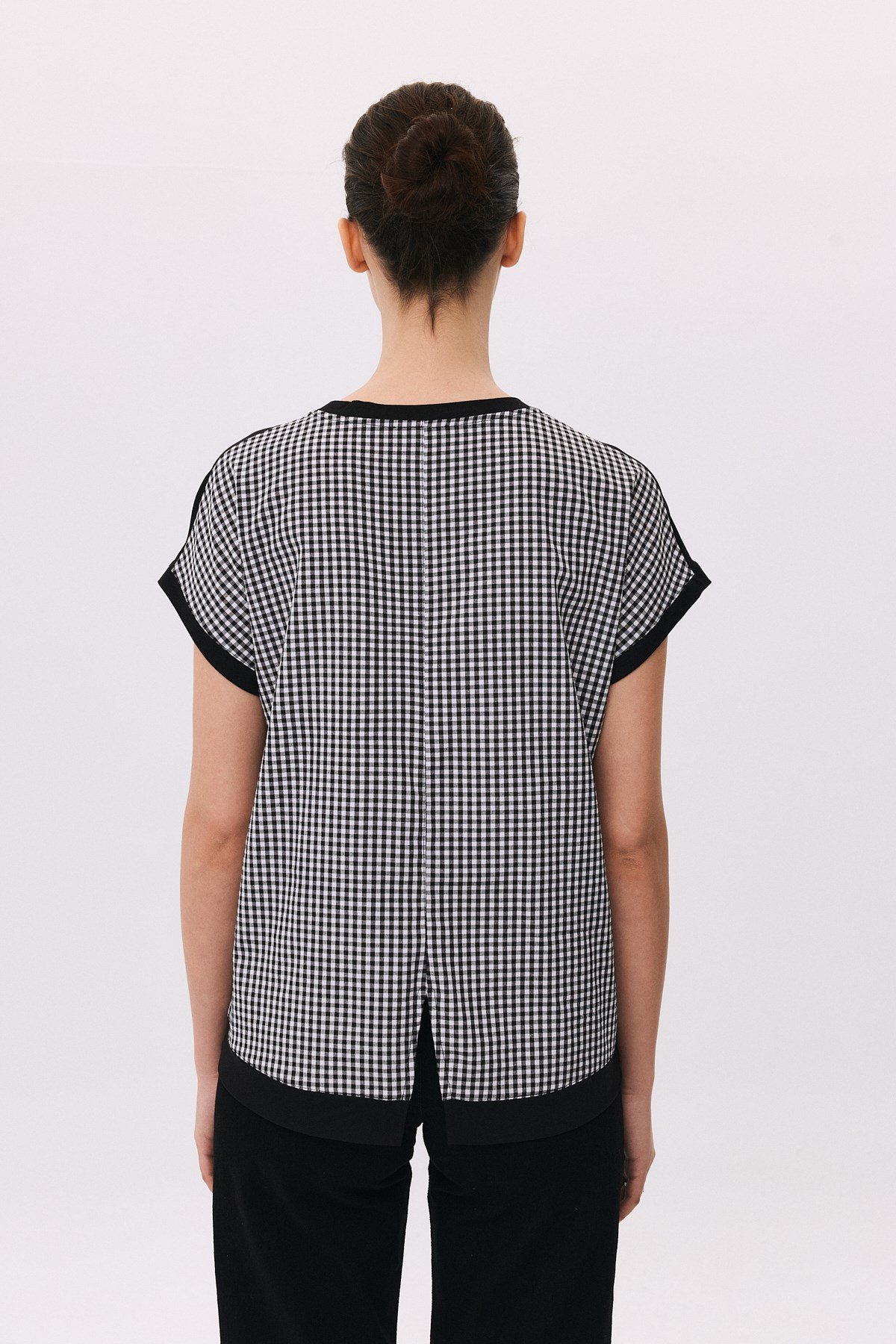 Dama Garnili Taş Cepli T-Shirt