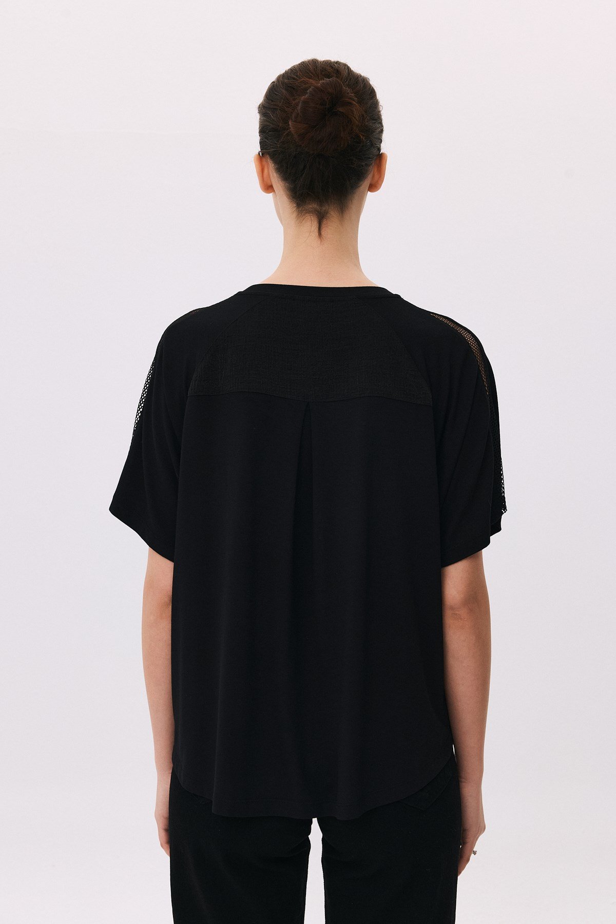Denizatı Taşlı Parlak Kupra ve File Detaylı T-Shirt