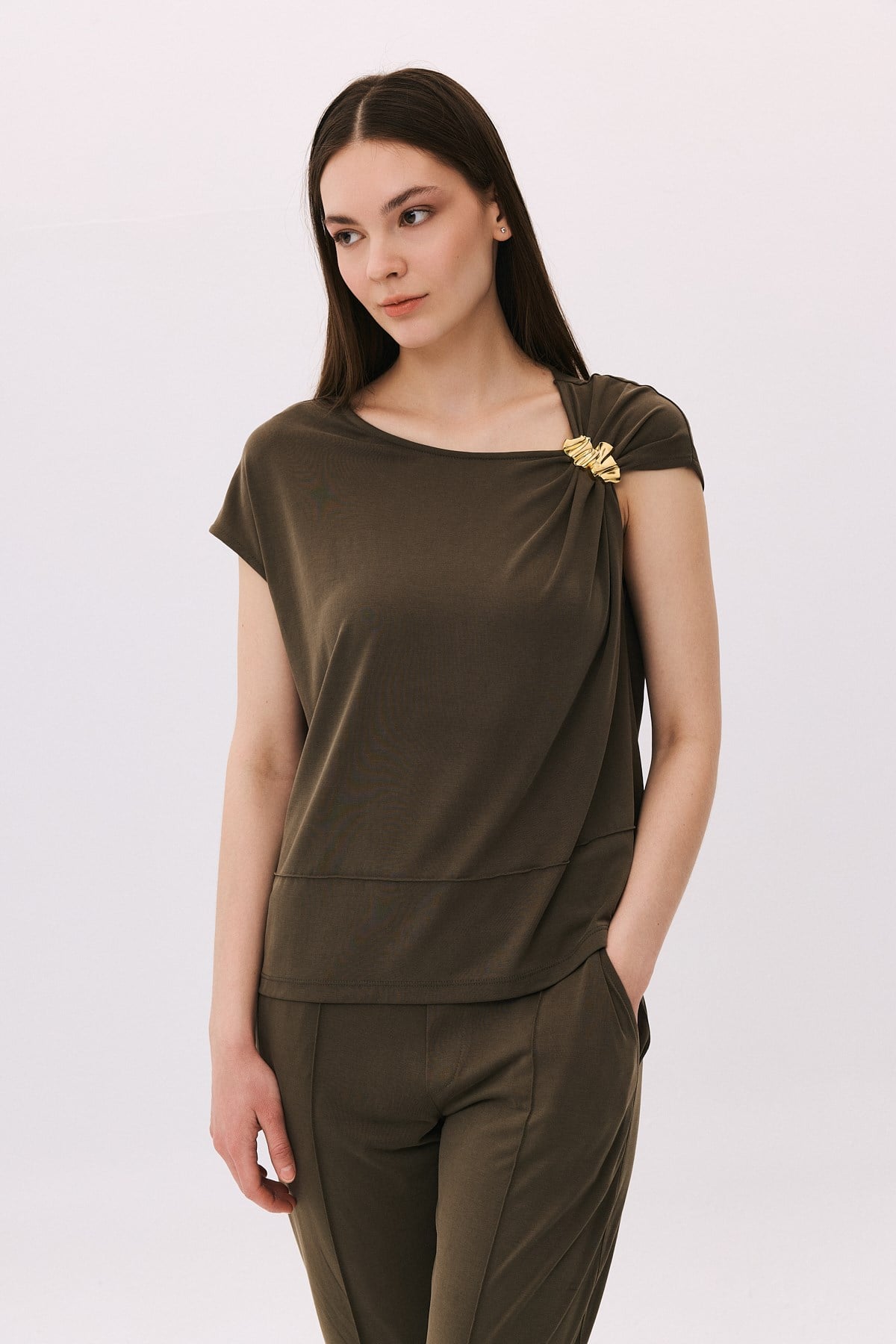 Gold Tokalı Yanları Yırtmaçlı T-Shirt