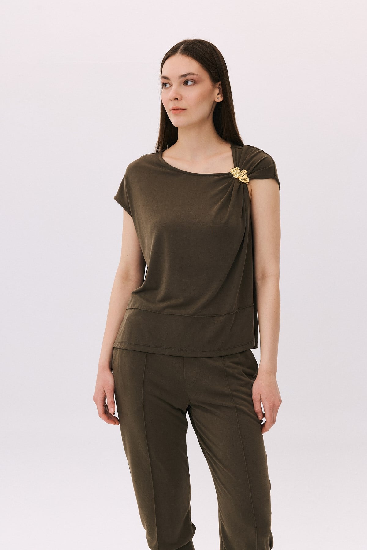 Gold Tokalı Yanları Yırtmaçlı T-Shirt