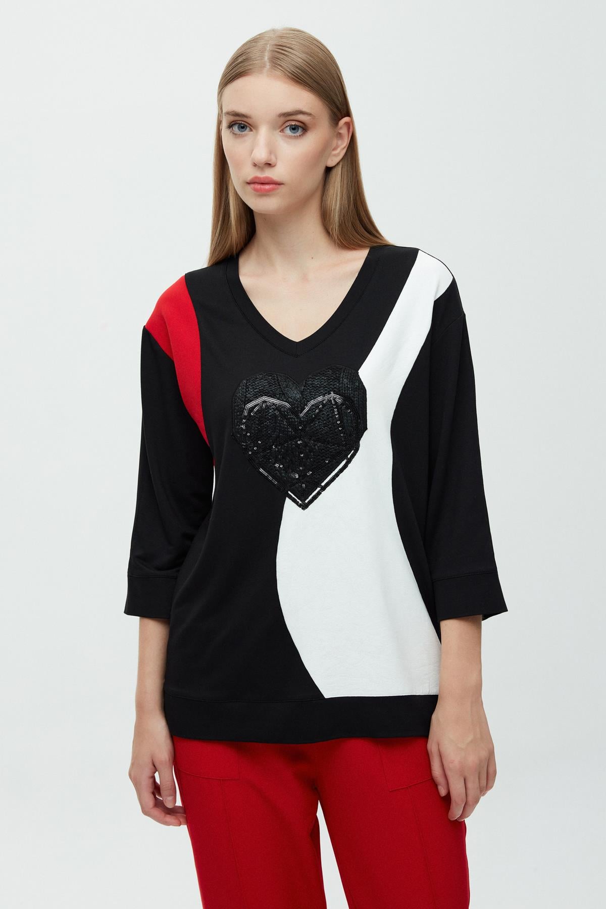 Kalp Nakışlı Parçalı T-Shirt