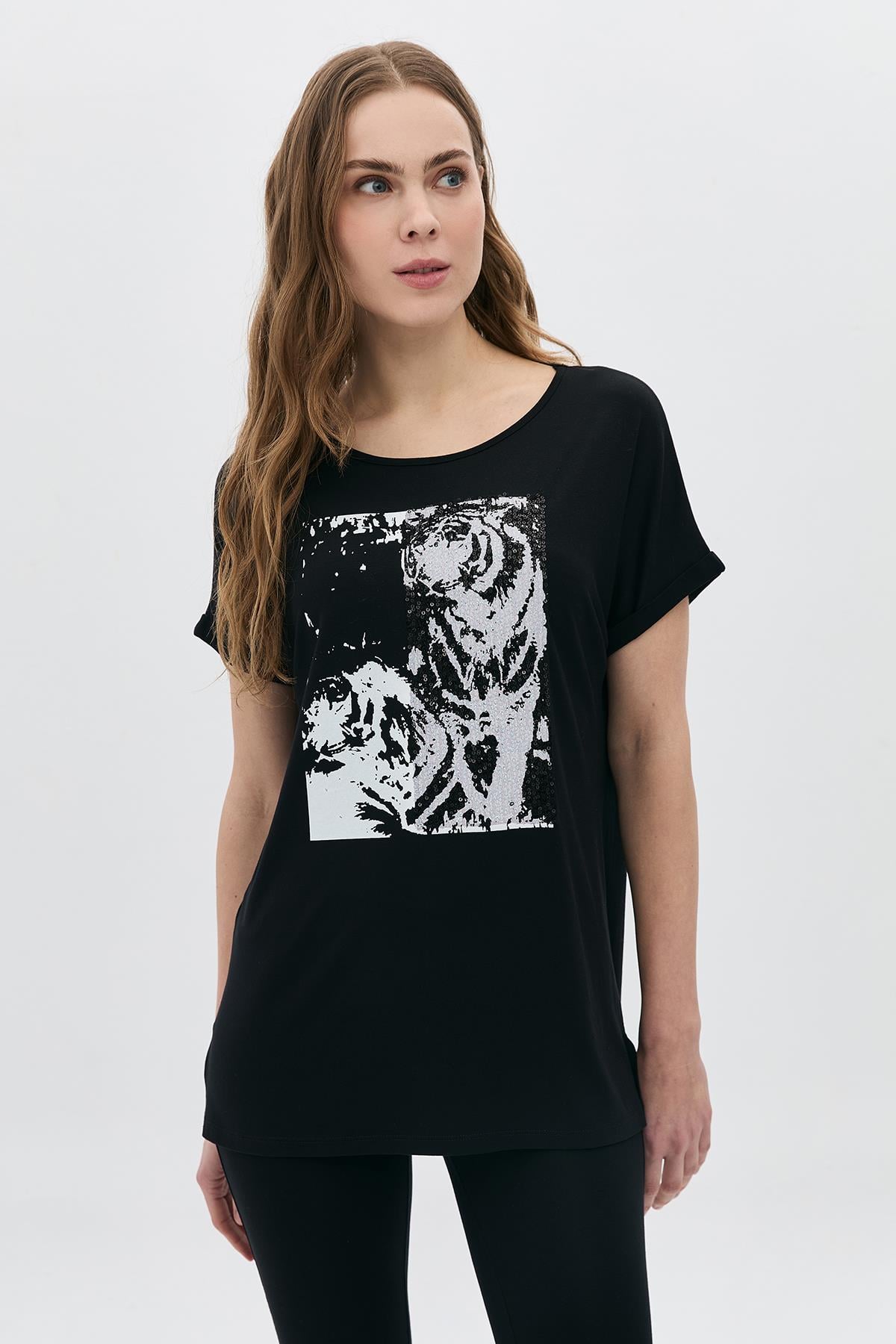 Kaplan Baskılı Sırt Detaylı T-Shirt