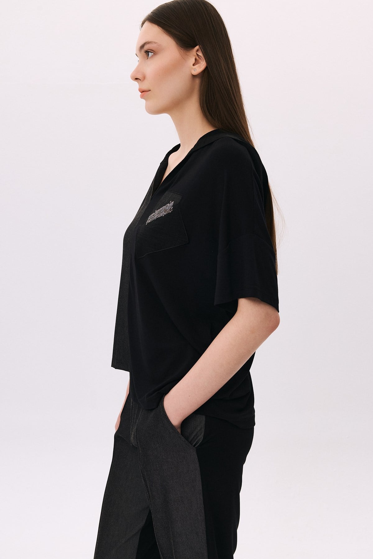 Kapüşonlu Kısa Kollu Tensel Garnili Nakışlı T-Shirt