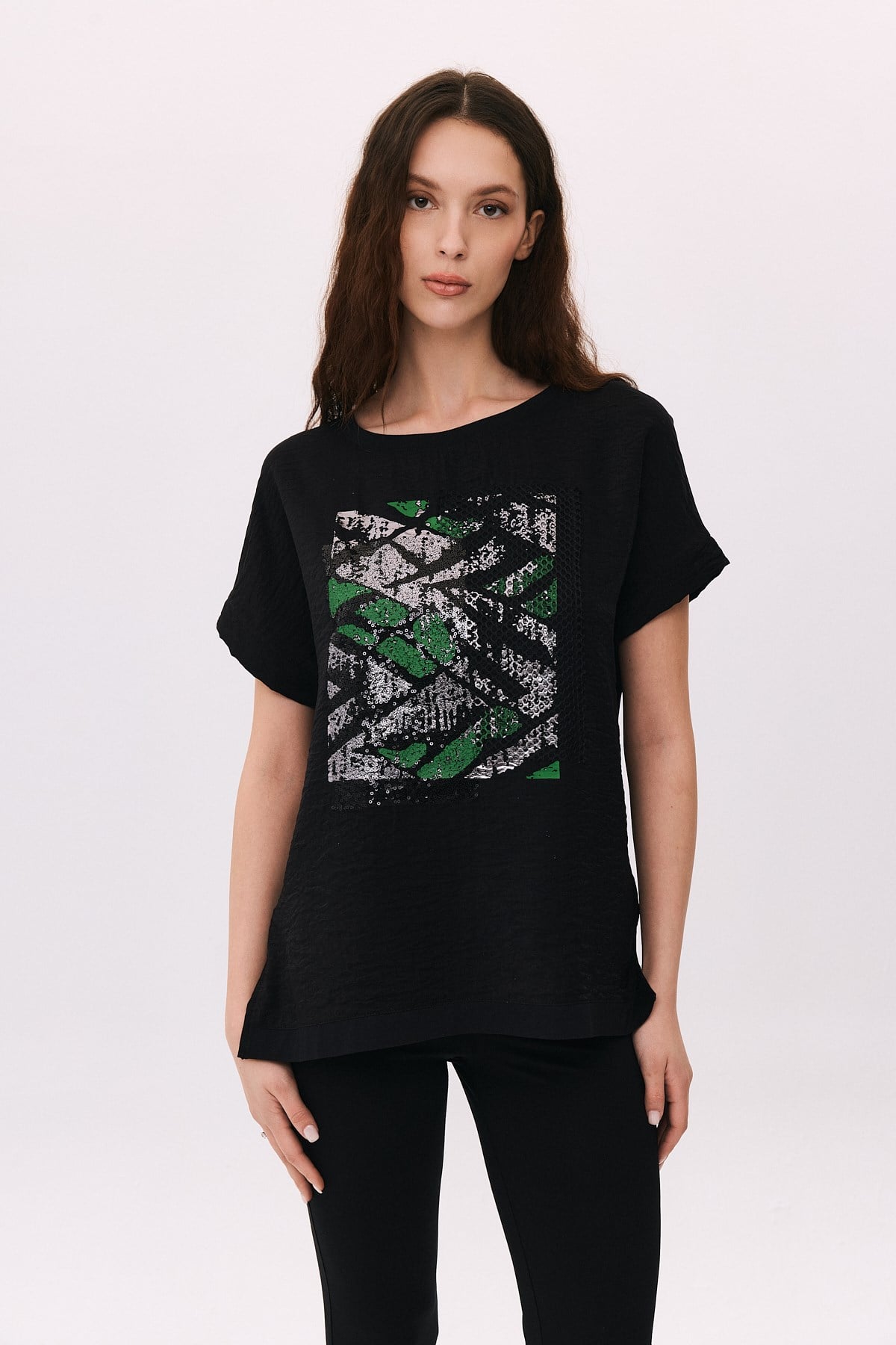 O Yaka Baskılı File Detaylı T-Shirt