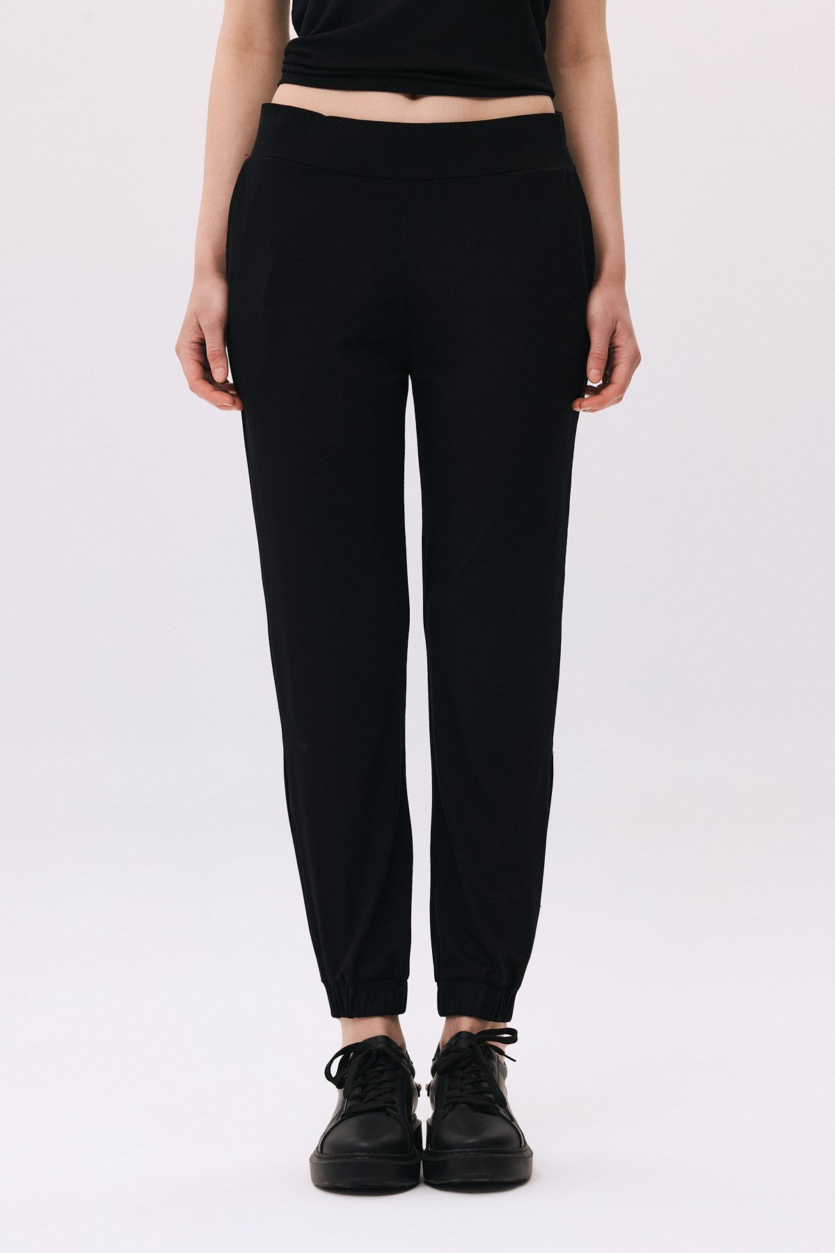 Paçası Yırtmaçlı Basic Pantolon