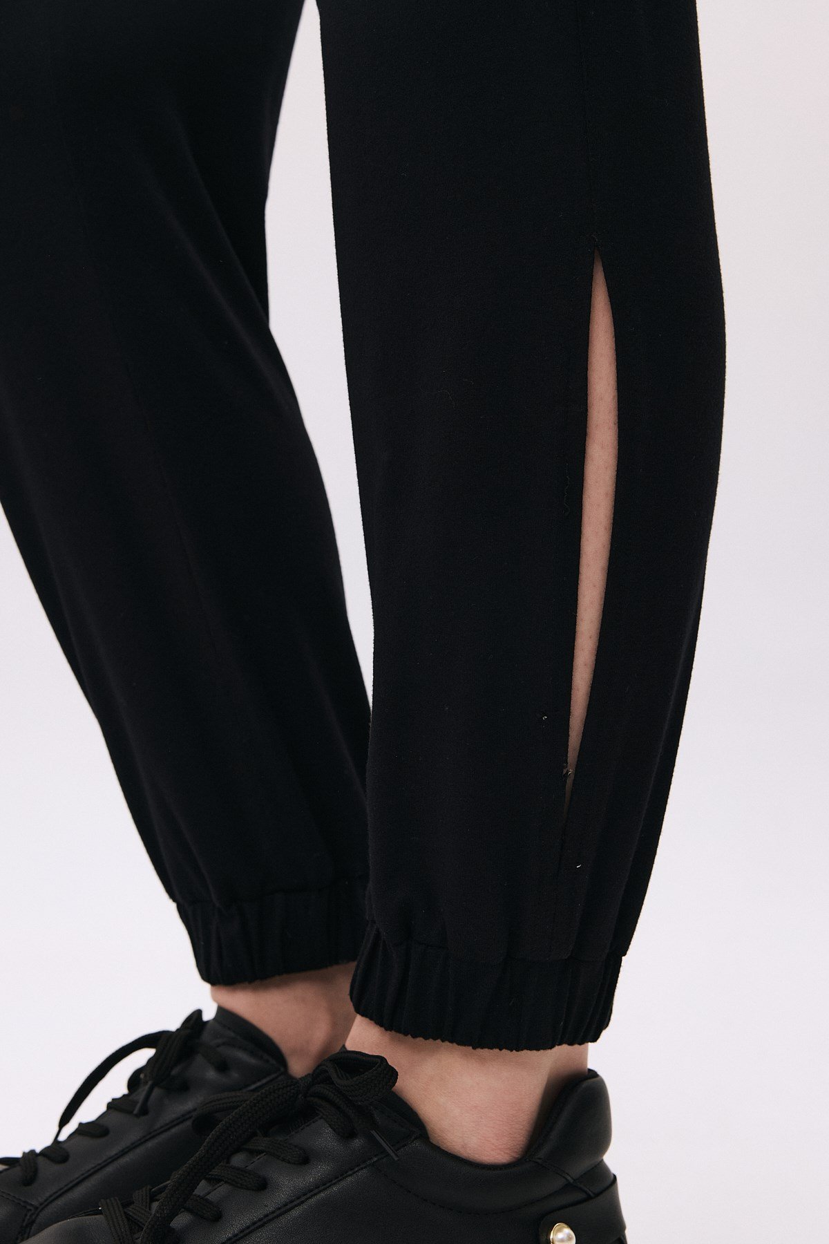 Paçası Yırtmaçlı Basic Pantolon