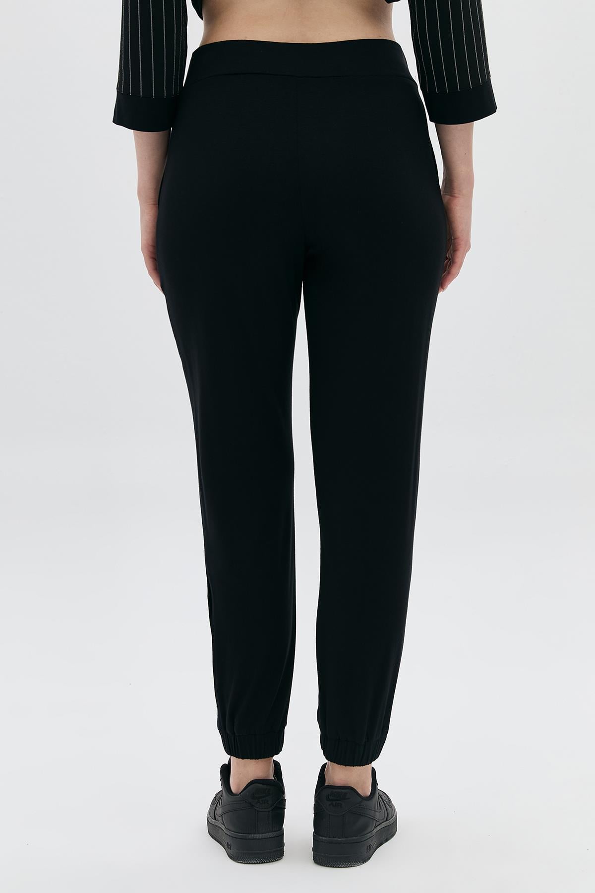 Paçası Yırtmaçlı Basic Pantolon