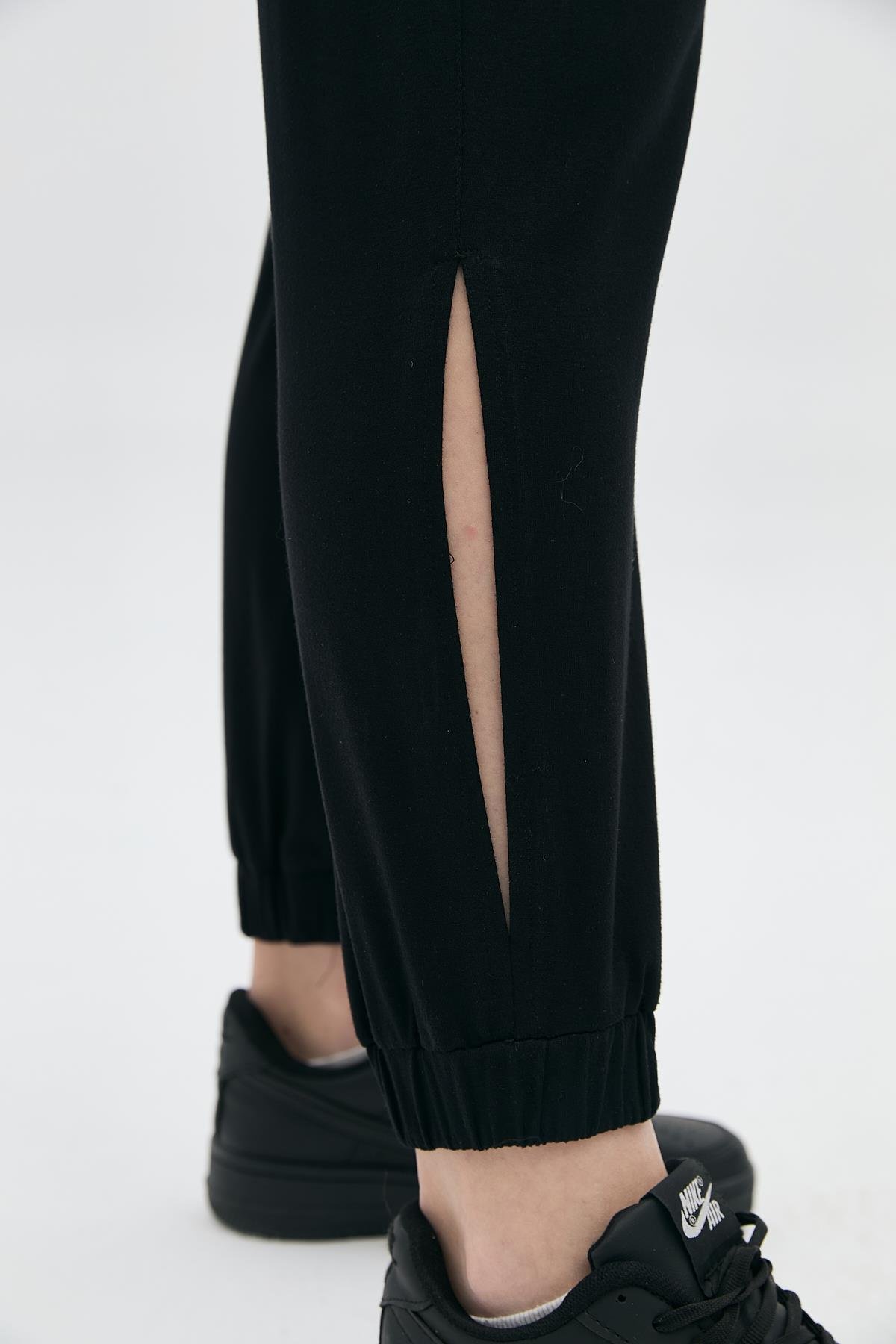 Paçası Yırtmaçlı Basic Pantolon