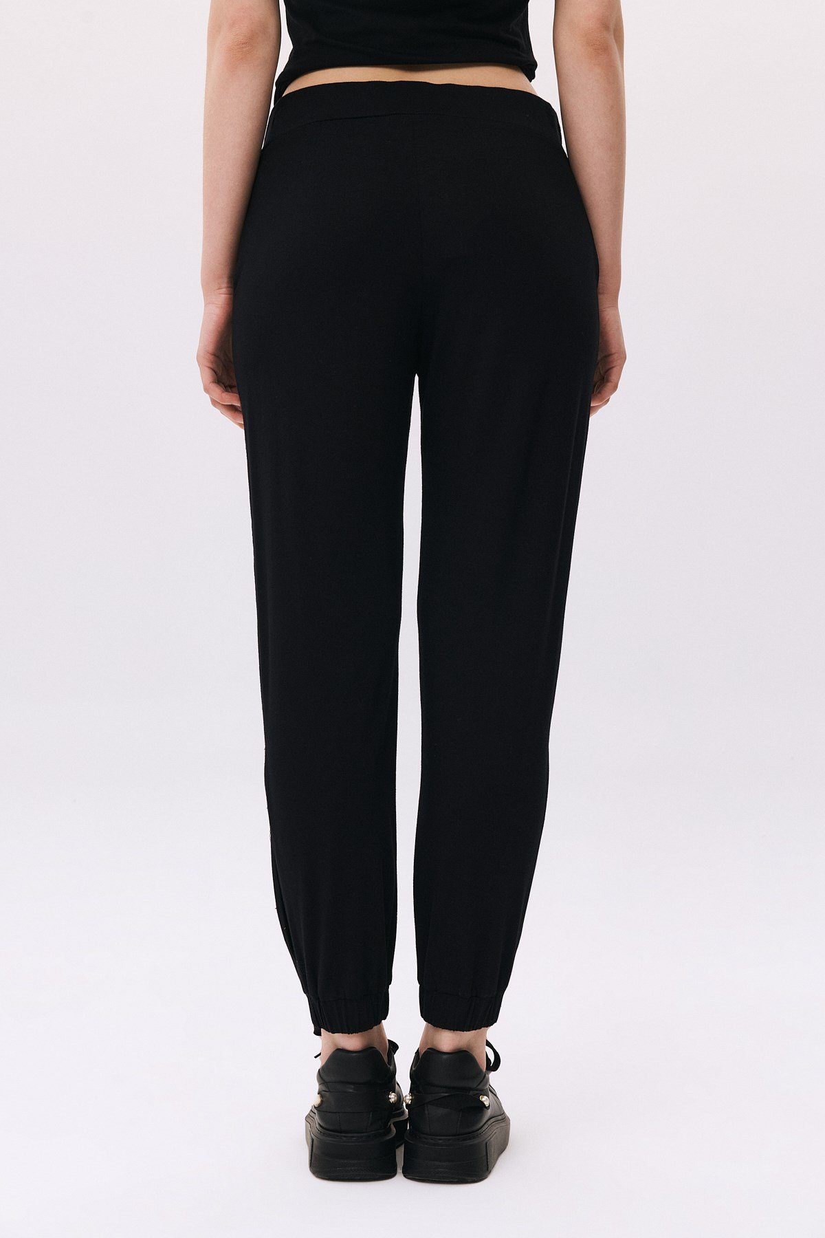 Paçası Yırtmaçlı Basic Pantolon