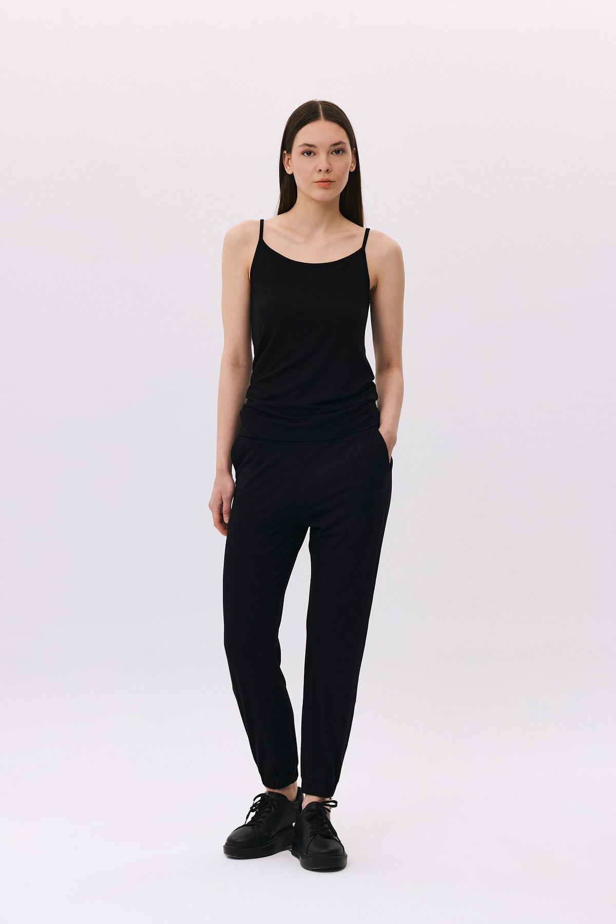 Paçası Yırtmaçlı Basic Pantolon