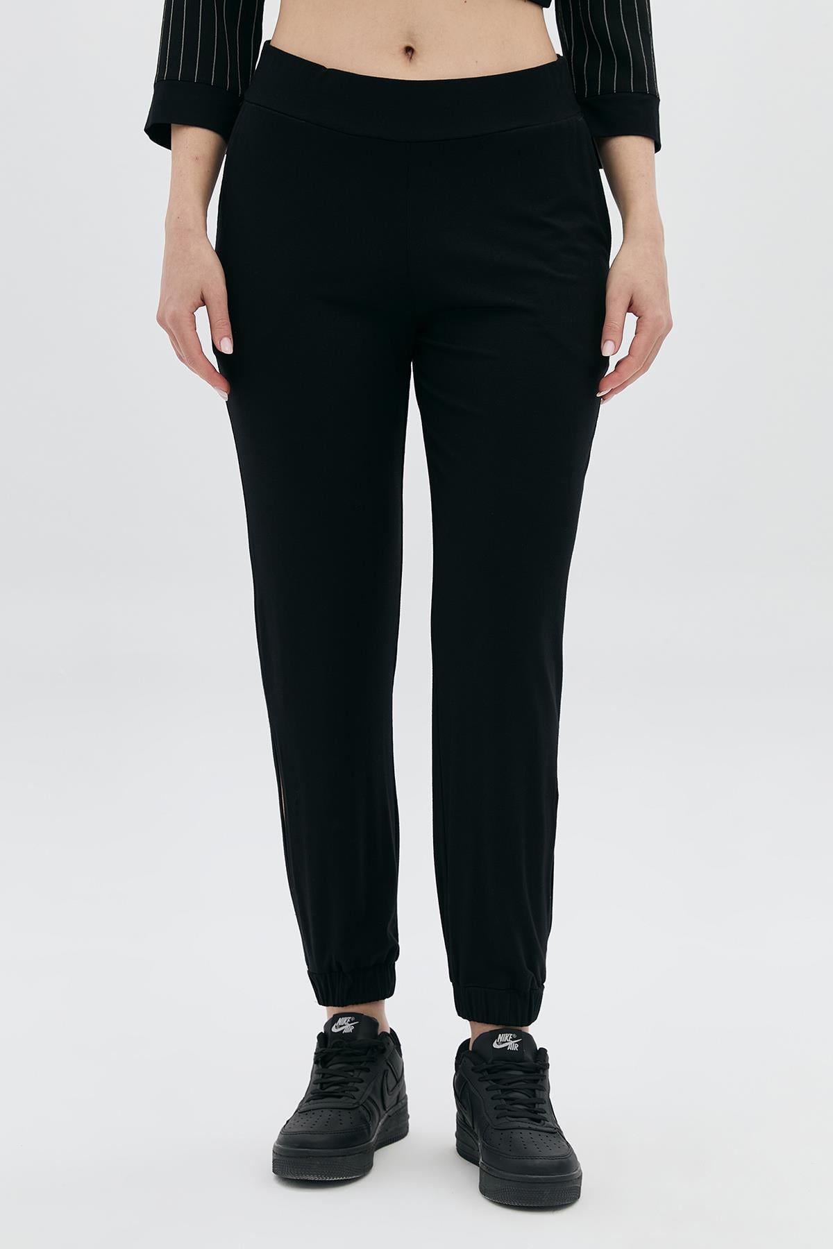 Paçası Yırtmaçlı Basic Pantolon