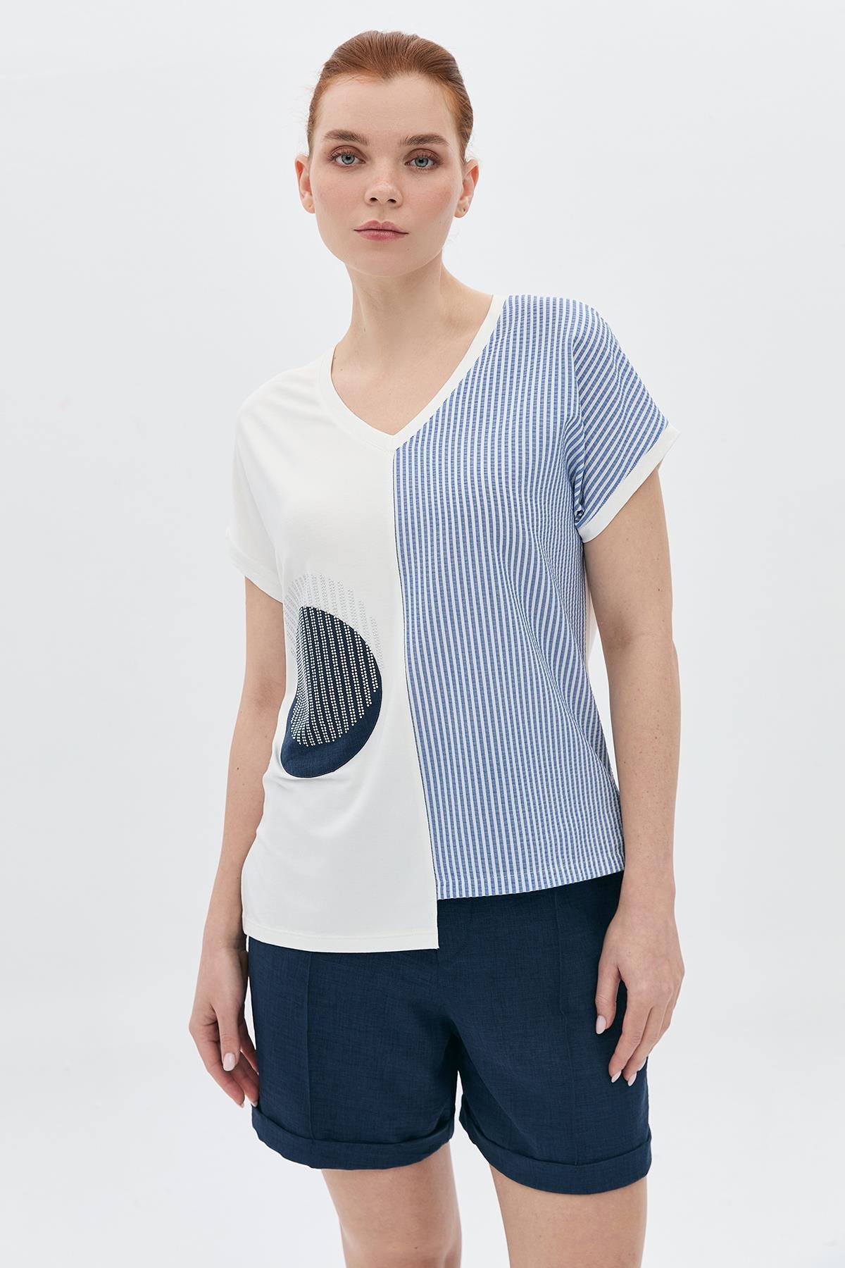 Peçli Taş Baskılı Çizgili Baskılı T-Shirt