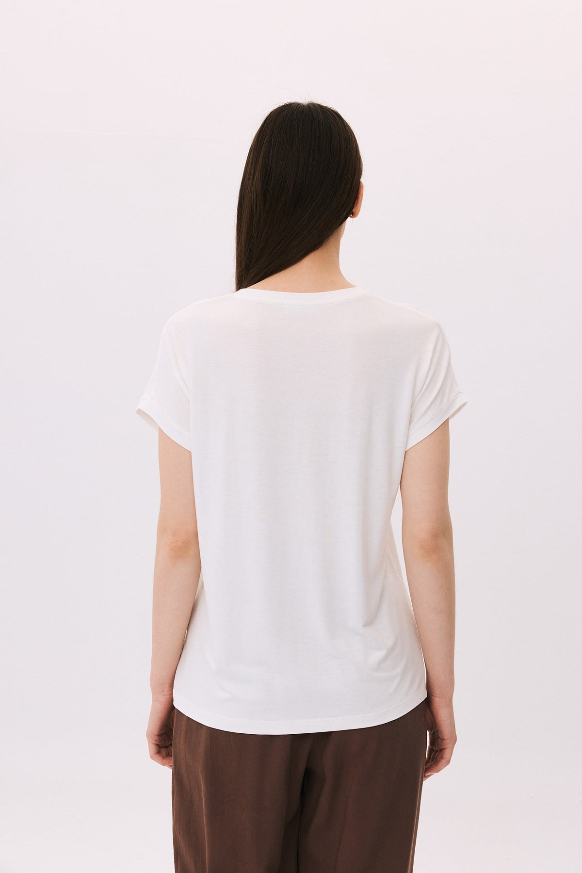 Pencereli V Yaka Dantelli Baskı Detaylı T-Shirt