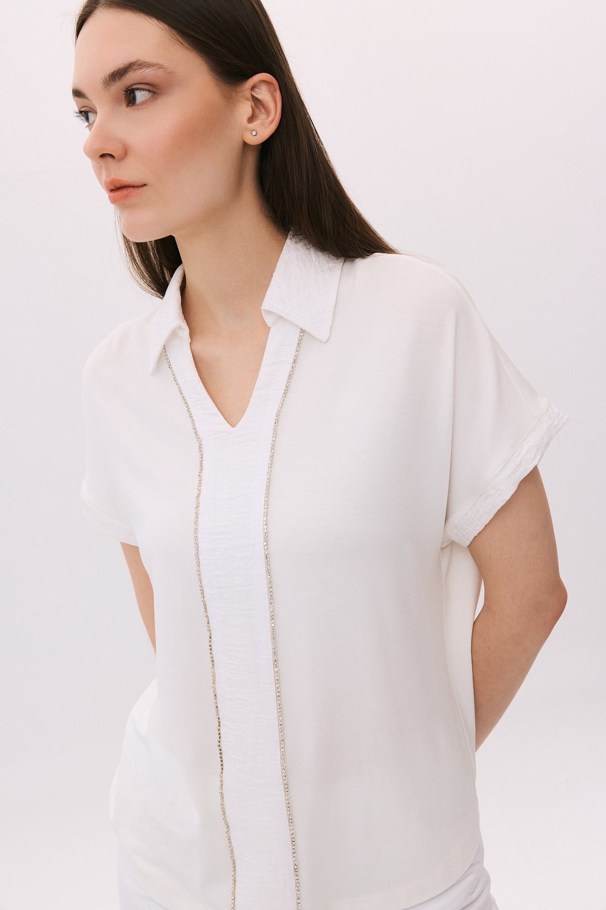 Polo Yaka Parlak Kupra Garnili Şerit Taş Detaylı T-Shirt