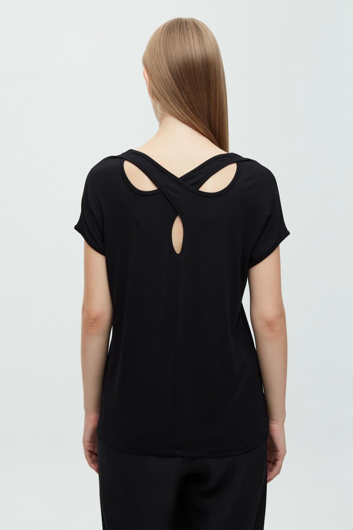 Taş Baskılı V Yaka T-Shirt