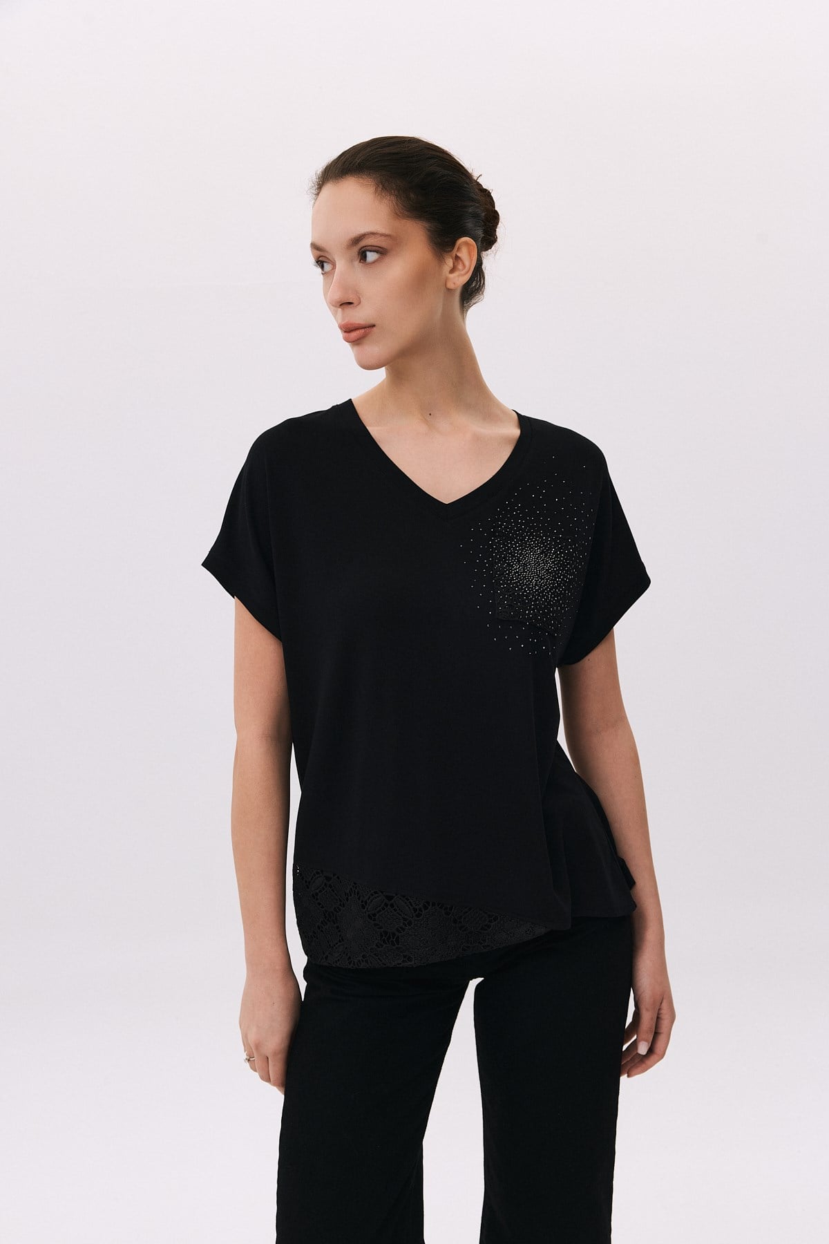 V Yaka Dantel Garnili Dağınık Taşlı T-Shirt