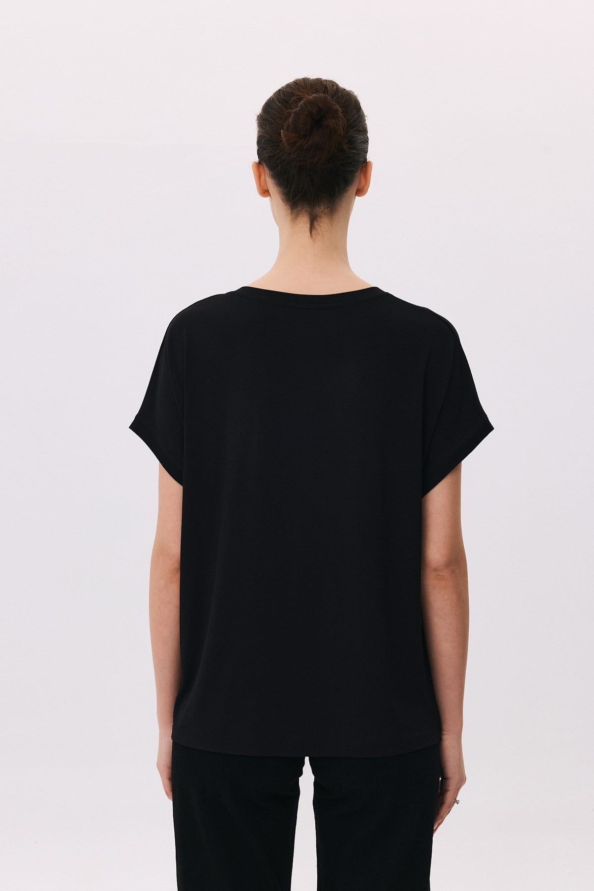 V Yaka Dantel Garnili Dağınık Taşlı T-Shirt